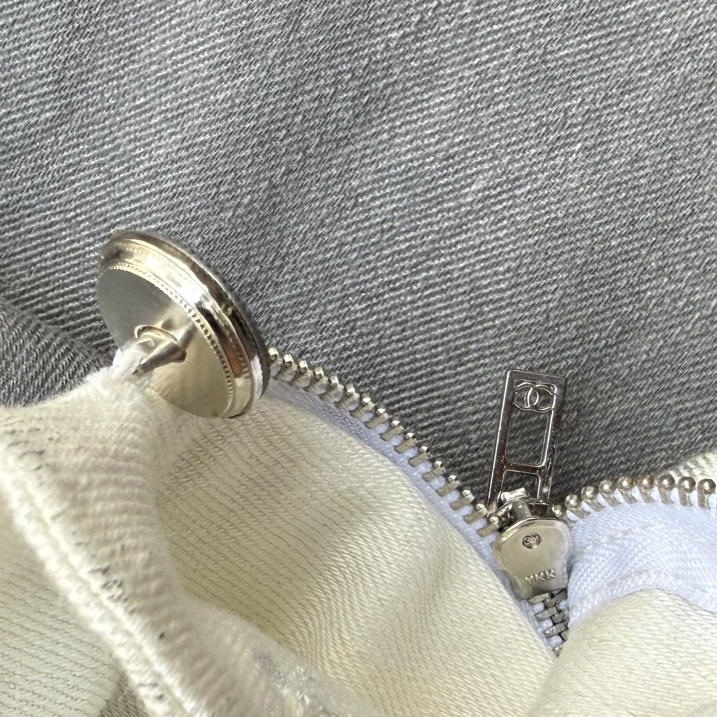 Chanel Chanel Grey Washed Out Denim Jeans Pants with Zip Size 28" / US 6 / IT 42 - 8 Thumbnail