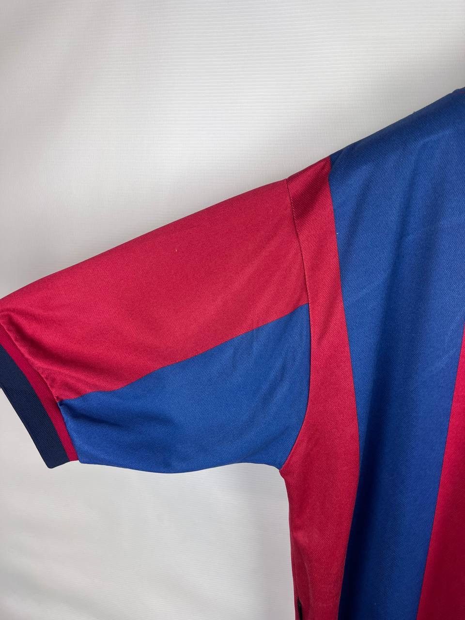 Nike Barcelona 1998/99 Nike jersey vintage t-shirts size L Size US L / EU 52-54 / 3 - 12 Thumbnail