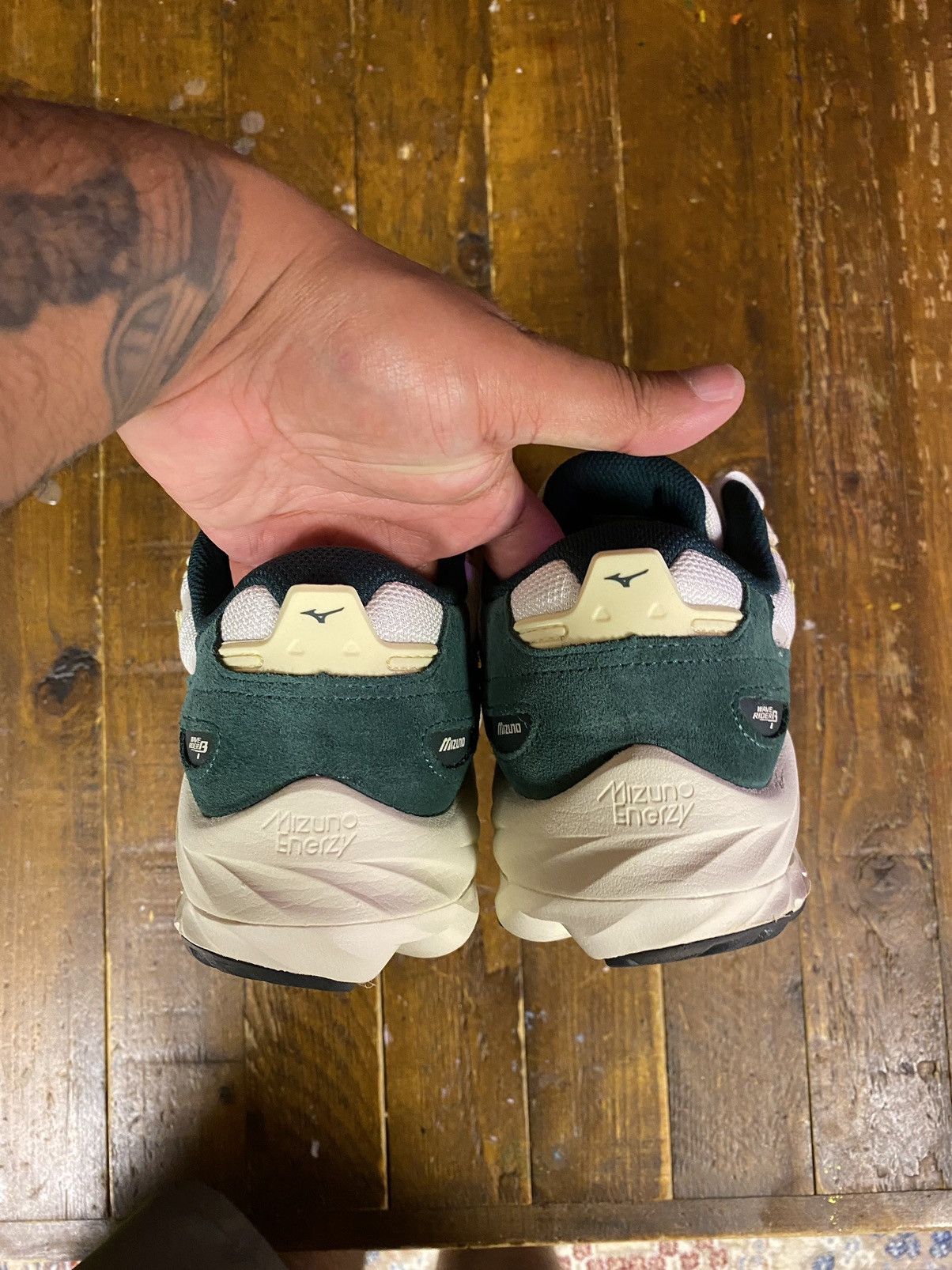 Mizuno Wave Rider Beta “Cream/Green” Size US 9 / EU 42 - 4 Thumbnail
