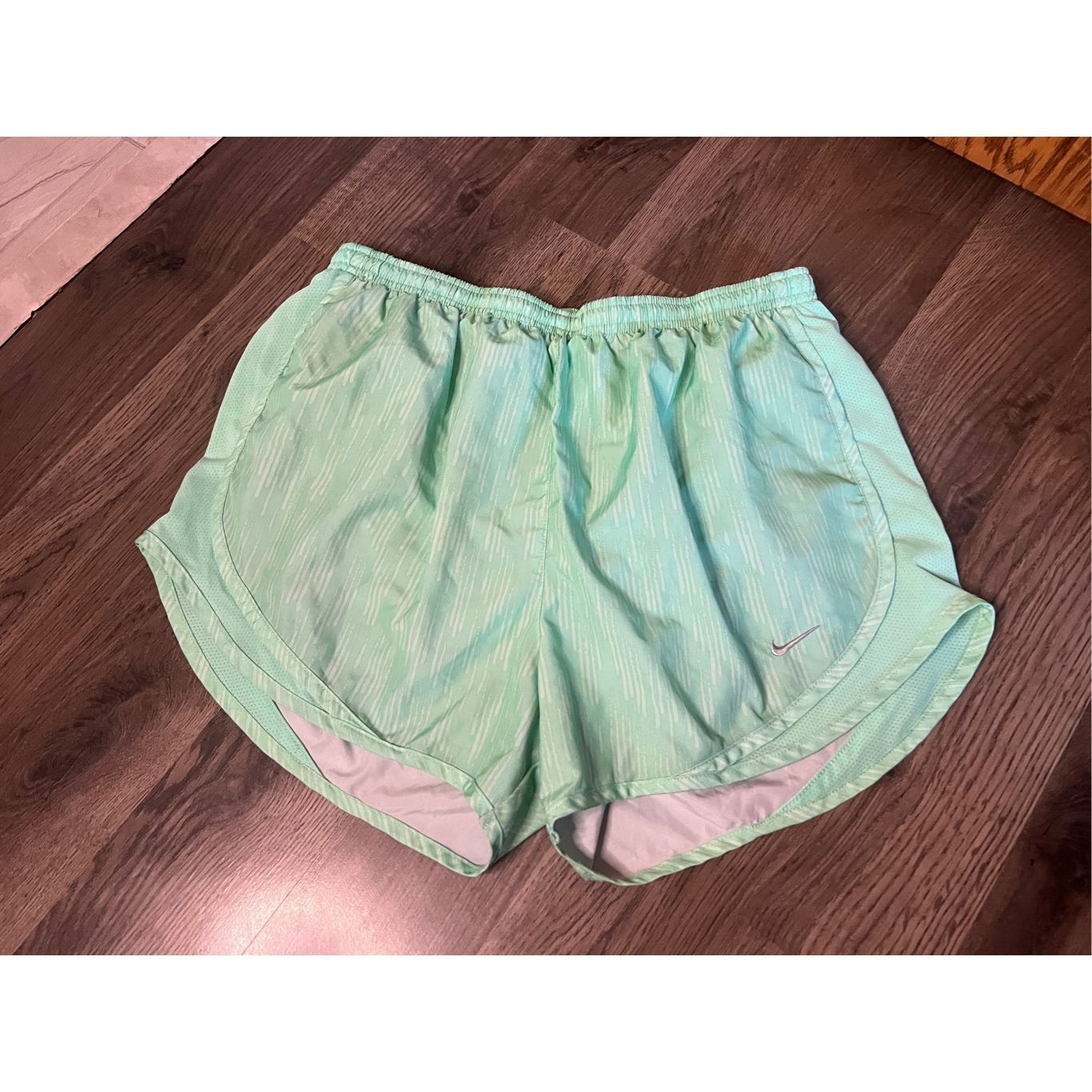 Nike Nike Green Patterned Dri-Fit Shorts Woman’s Size Medium Size 28" / US 6 / IT 42 - 1 Thumbnail