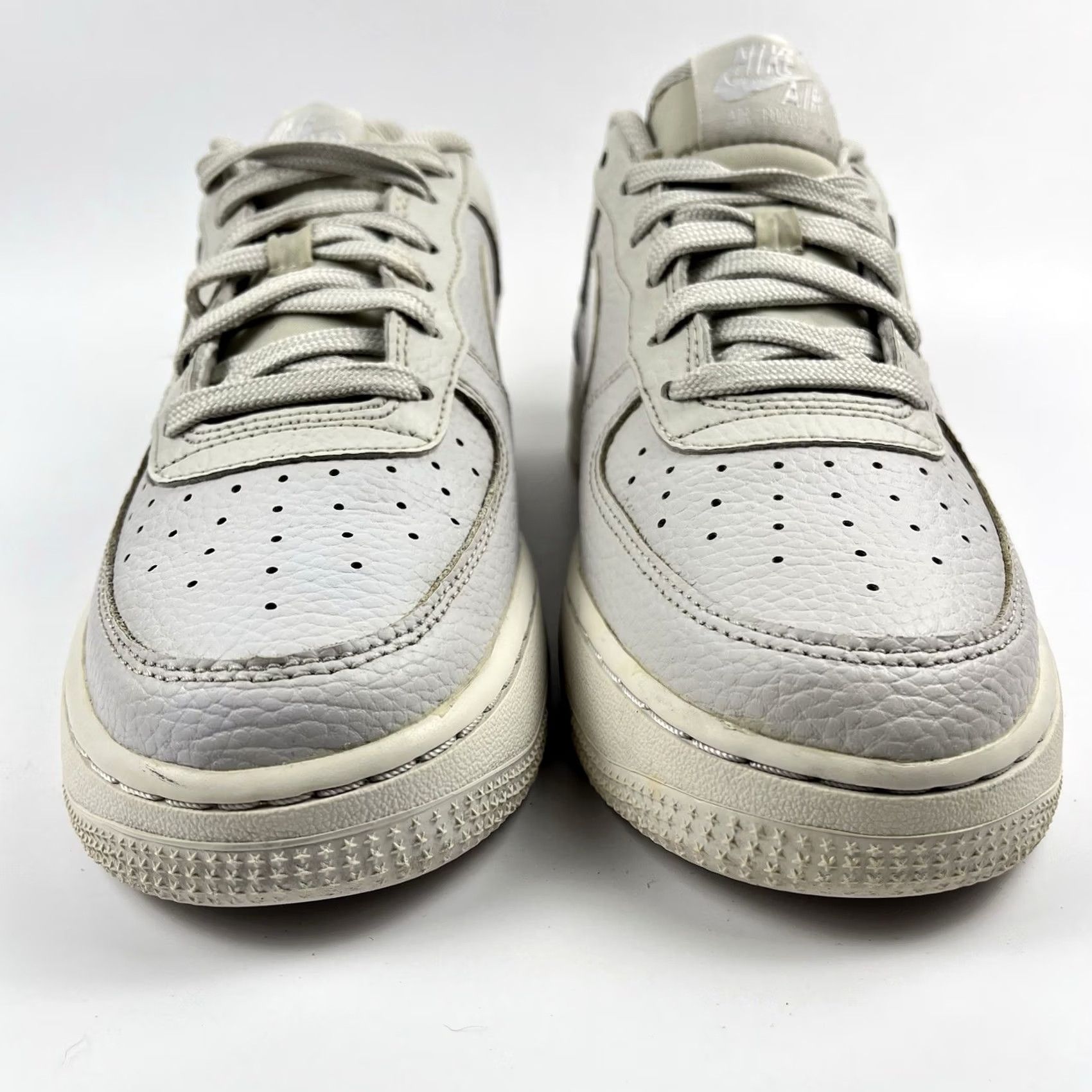 Nike Nike Air Force 1 Low '07 Light Bone Sneakers CT2302-001 Men’s 6.5 Women’s 8 Light Bone/White Shoes Nike Footwear Sneaker 2020 Mens Womens Size US 7 / IT 37 - 3 Thumbnail