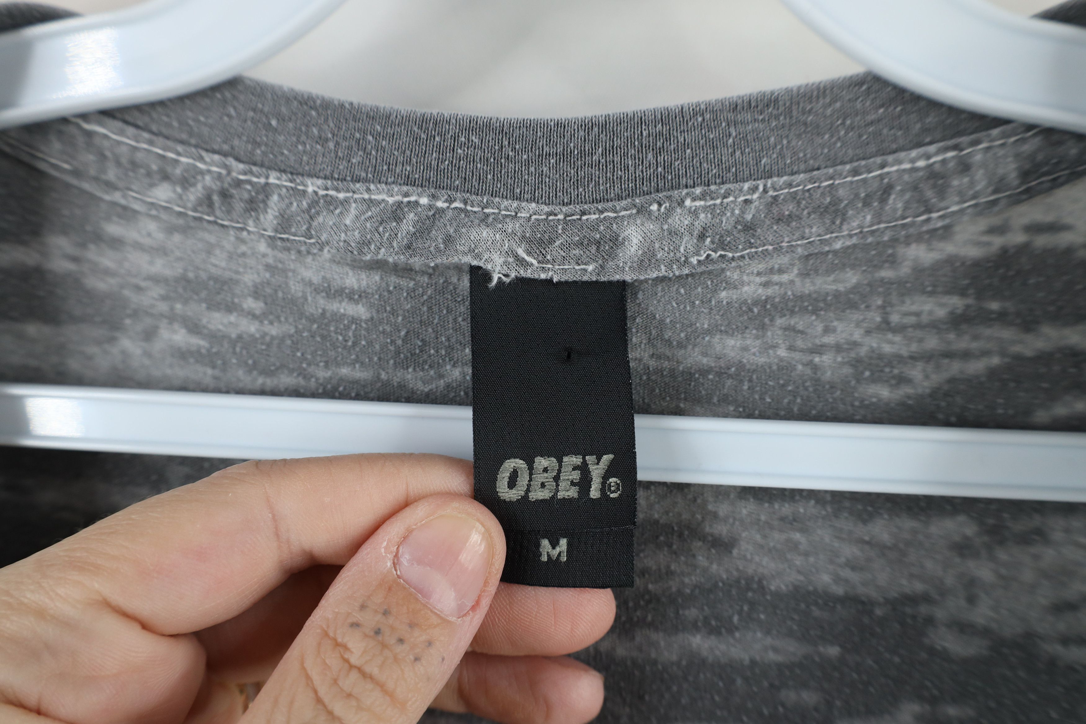 Obey × Vintage Obey Propaganda Camouflage Sheer V-Neck T-Shirt Gray Size M / US 6-8 / IT 42-44 - 5 Thumbnail