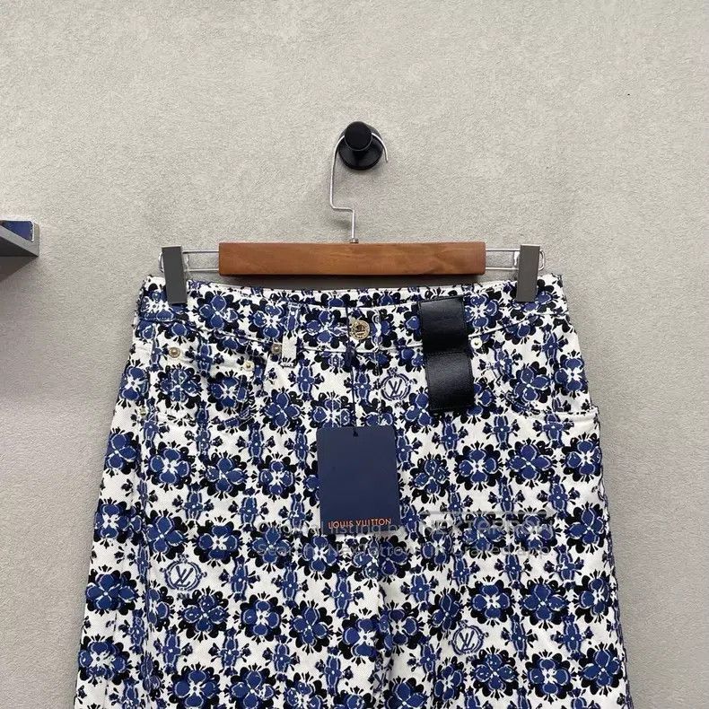 Louis Vuitton Louis Vuitton Blue Full Flower Jeans Size US 36 / EU 52 - 4 Thumbnail