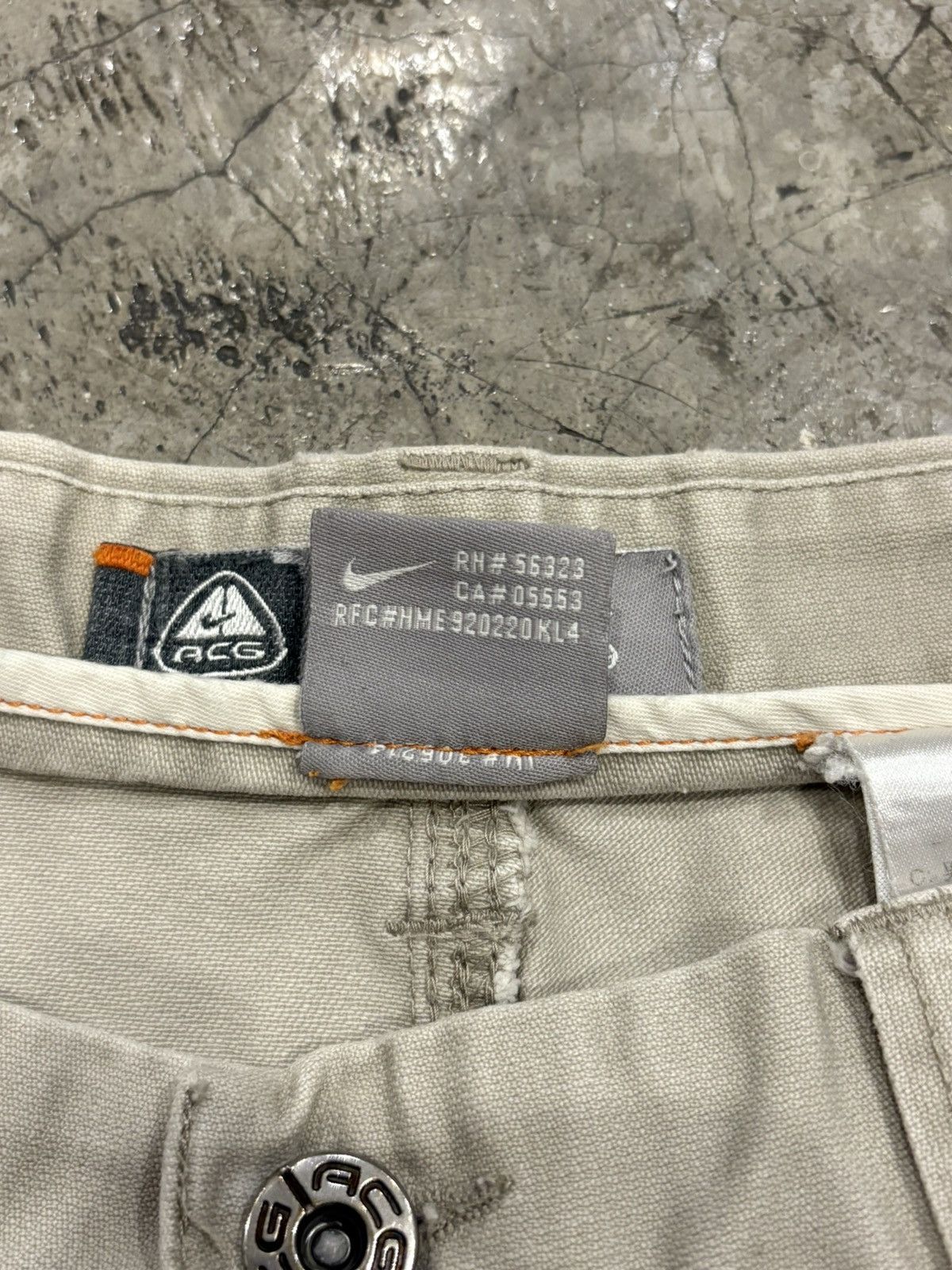 Nike ACG Vintage Nike ACG Beige Cargo Shorts Size US 36 / EU 52 - 11 Thumbnail
