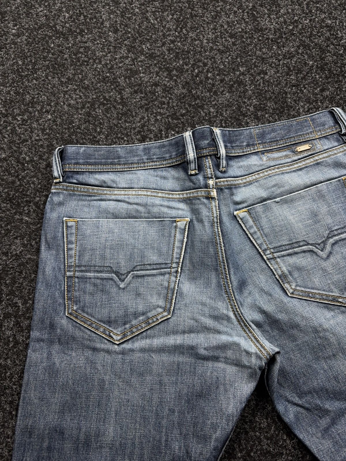 Diesel 00s Diesel Distressed Tepphar Slim Carrot Light Wash Jeans Size US 34 / EU 50 - 17 Thumbnail