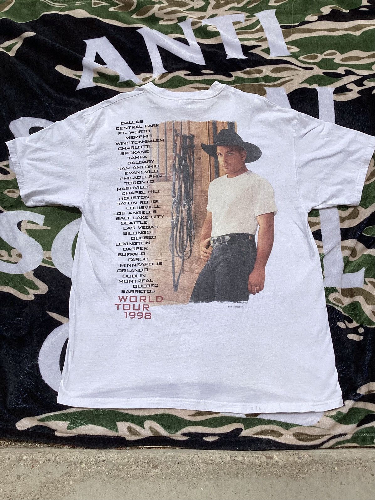 Band Tees × Vintage Vintage 1998 Garth Brooks seven world tour country band Tee Size US XL / EU 56 / 4 - 3 Thumbnail