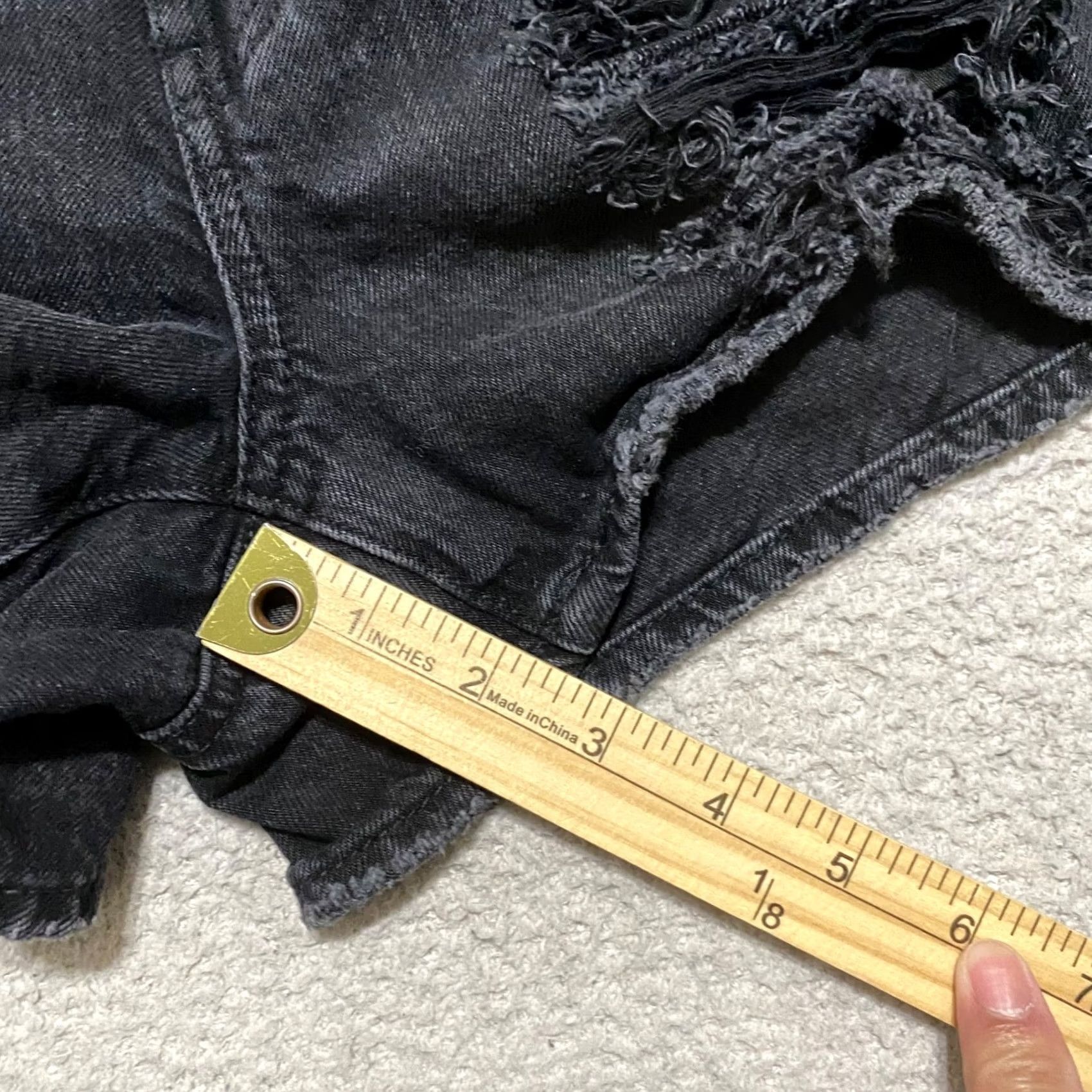 American Eagle Outfitters American Eagle Outfitters Womens 4 Jean Shorts Faded Black Denim High Rise Mom 90s Grunge Size 27" / US 4 / IT 40 - 6 Thumbnail