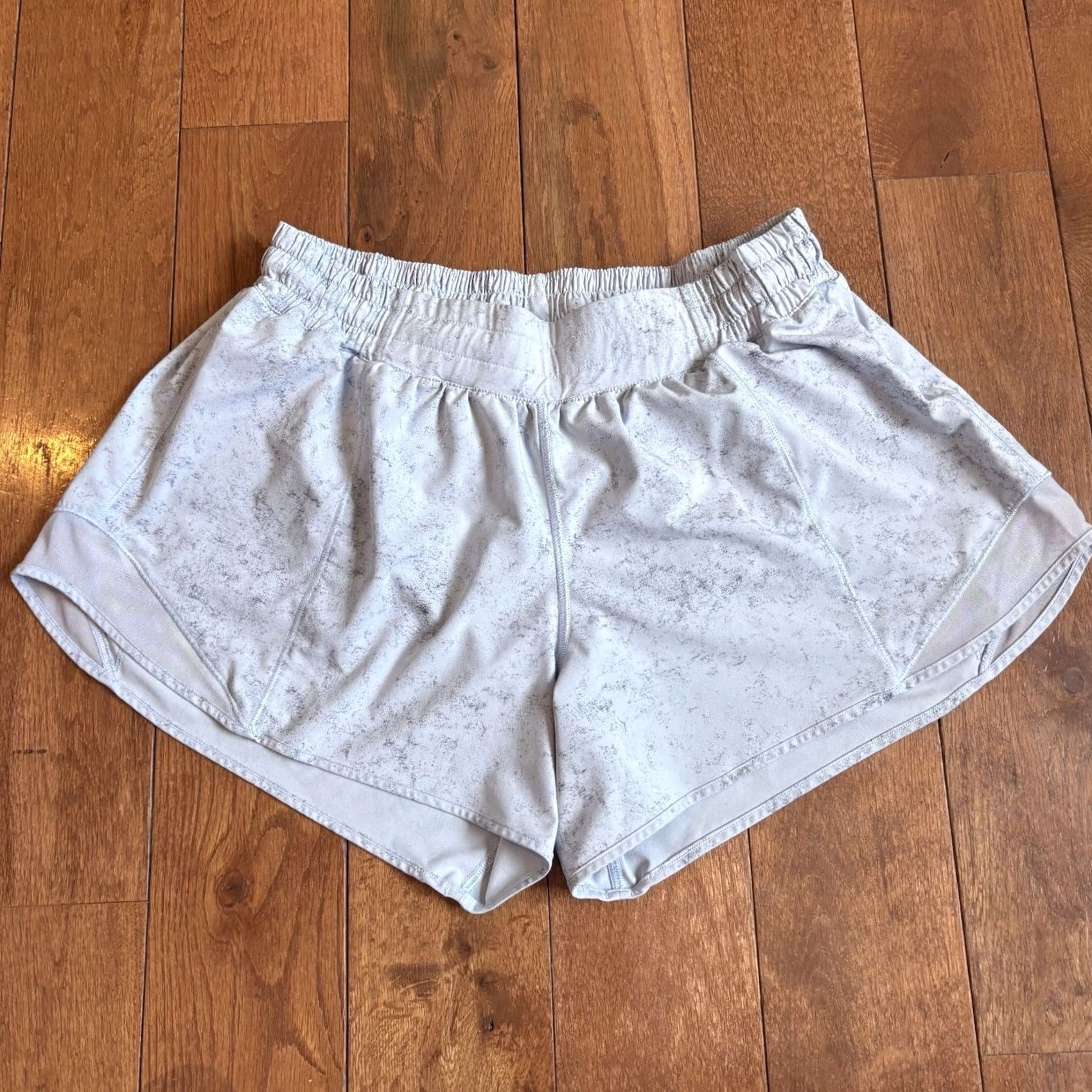 Lululemon VINTAGE Womens Lululemon Hotty Hot Low-Rise Lined Short 4" Gravel Dust Pastel Blue sz 12 Size 34" / US 12 / IT 48 - 4 Thumbnail