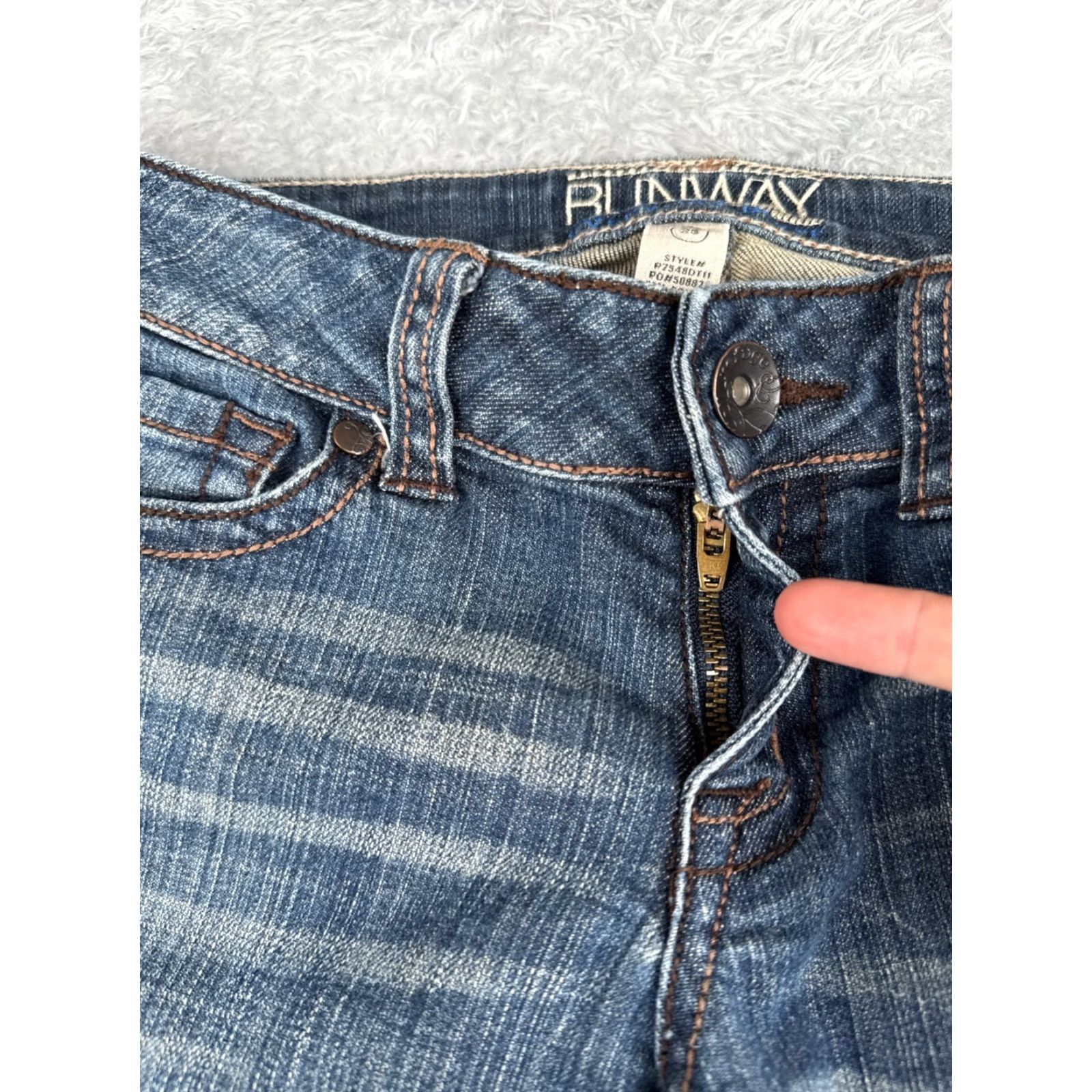 Vintage REFUGE Jeans Womens 5-Pocket Denim Bootcut Low Rise Blue 26x29 Regular 2 Distressed Cotton Blend Jeans Womens USA 2000s/2000s Style Size 26" / US 2 / IT 38 - 5 Thumbnail