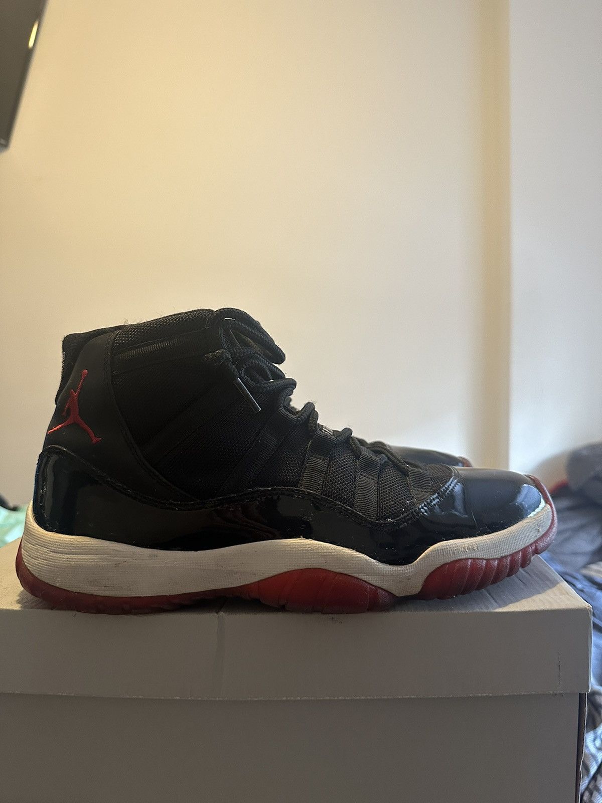 Jordan Brand Jordan Bred 11 Size US 10 / EU 43 - 2 Thumbnail