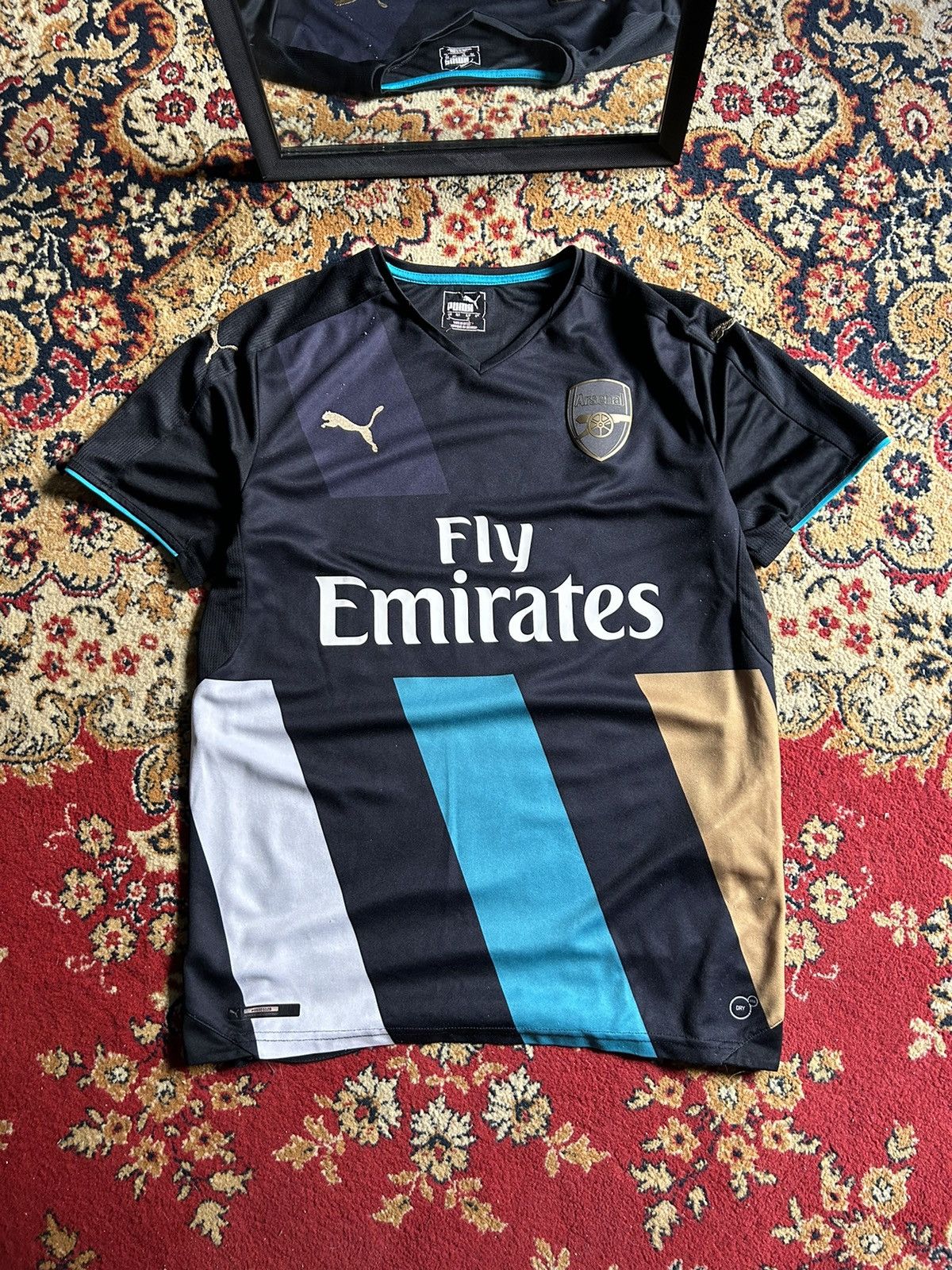 Puma Arsenal Jersey 2015 2016 3rd Third Puma Size US M / EU 48-50 / 2 - 1 Thumbnail