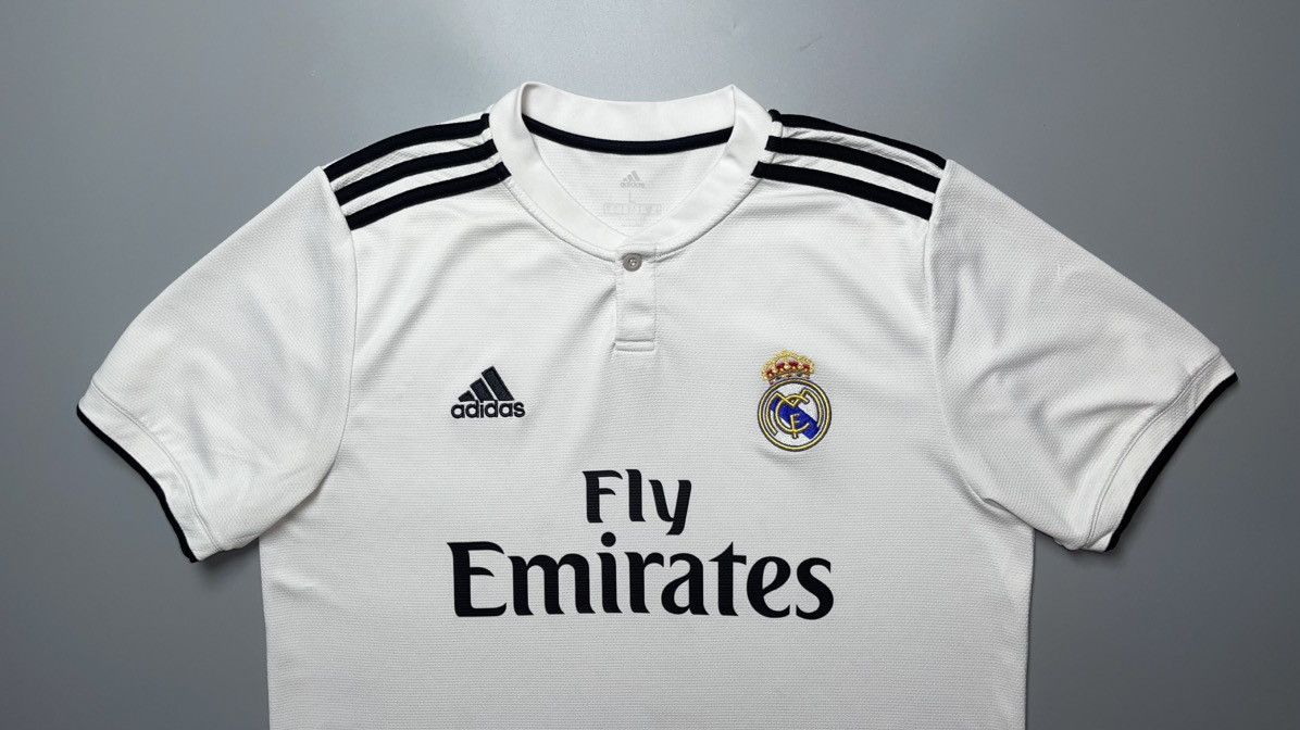 Vintage REAL MADRID ADIDAS 2018/2019 FOOTBALL HOME JERSEY #7 RONALDO Size US L / EU 52-54 / 3 - 3 Thumbnail