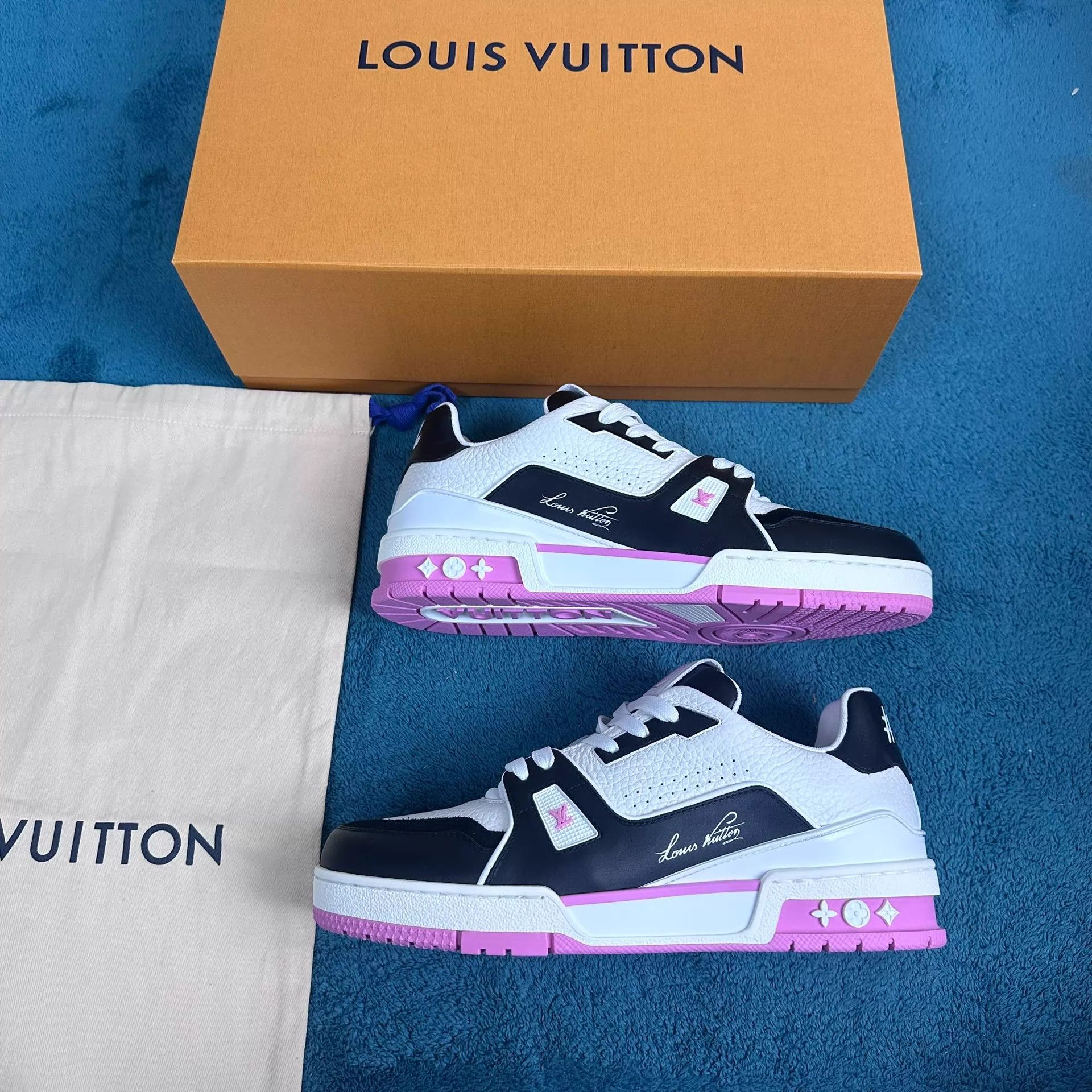 Louis Vuitton LV Trainer Low Top Leather Sneaker W/B/P 39.5 Size US 9 / IT 39 - 2 Thumbnail