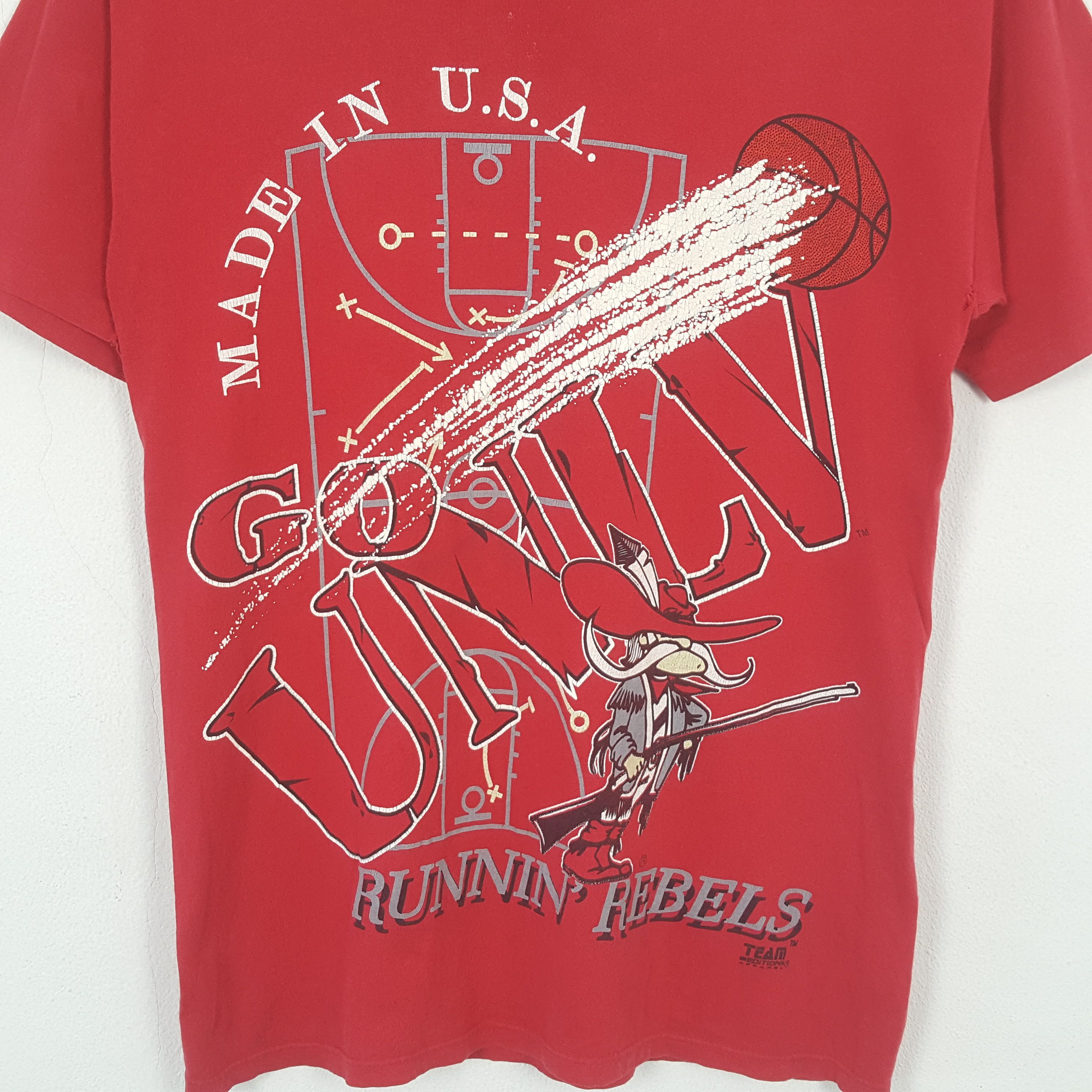 Vintage Vintage Runnin'Rebels Basketball Team T-Shirt C276N66 Size US L / EU 52-54 / 3 - 2 Thumbnail
