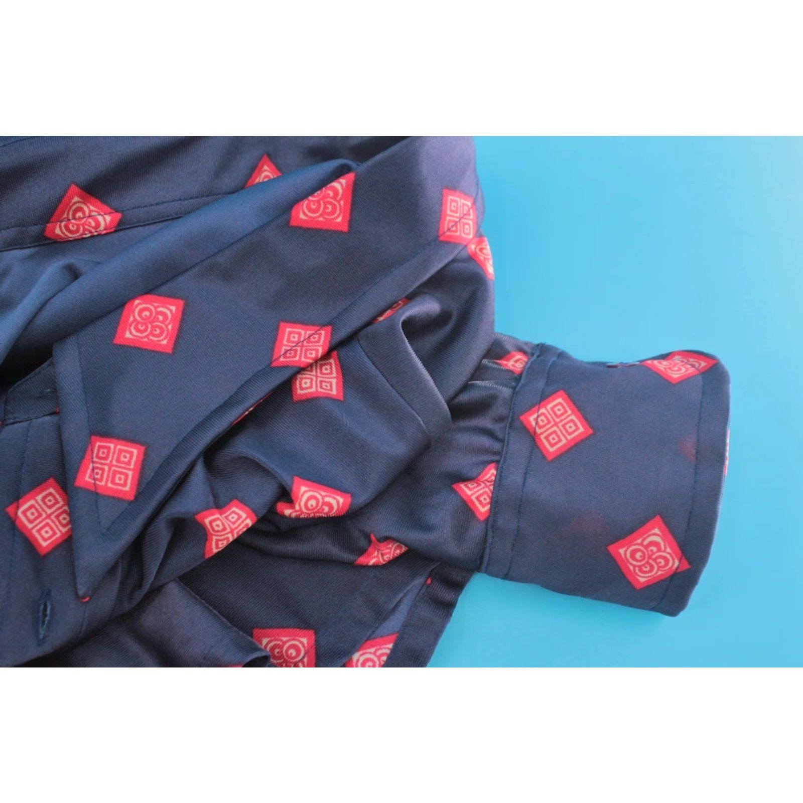 Arrow Arrow Shirt 70s Disco Dark Blue Red Sz L VTG 1970s Polyester Button-Front Mens Size US L / EU 52-54 / 3 - 6 Thumbnail