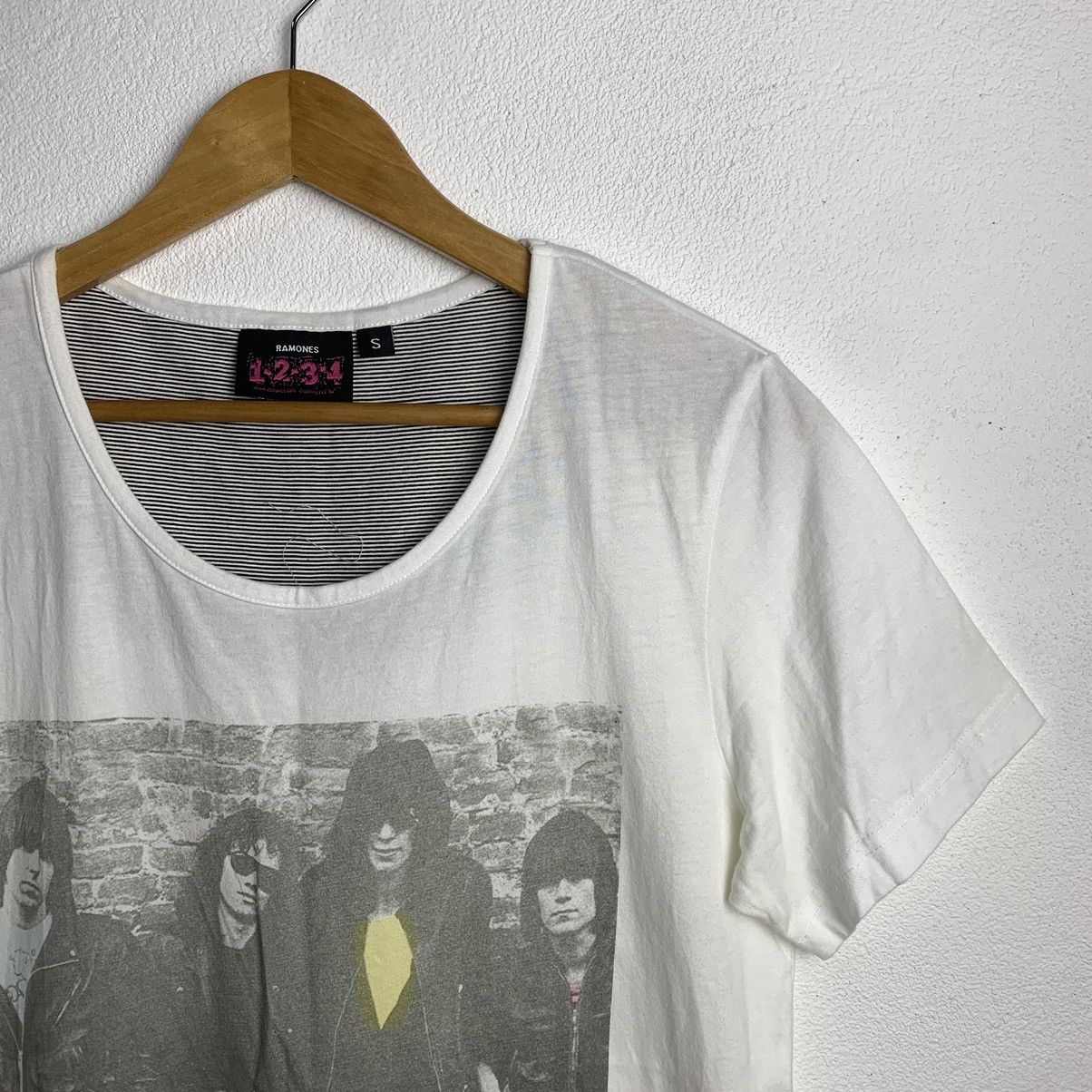 Band Tees Vintage The Ramones T-Shirt Wide Neck Rock Band Size US S / EU 44-46 / 1 - 3 Thumbnail