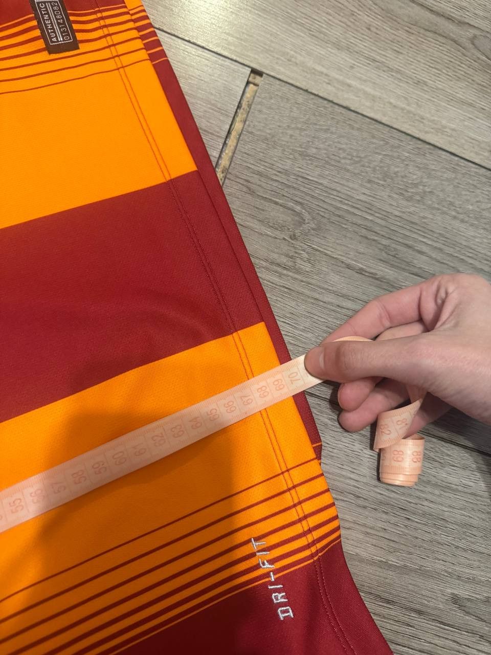 Nike GALATASARAY NIKE 2014/2015 FOOTBALL HOME JERSEY #10 SIZE M Size US M / EU 48-50 / 2 - 13 Thumbnail