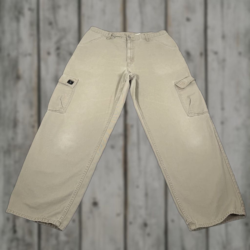 Levi's VINTAGE Levi's L2 Khakis Cargo Pants Mens 36x32 Beige Straight Leg 90s Grunge Y2K Baggy Loose Cargo Pockets Jeans Workwear Shirt? Size US 36 / EU 52 - 1 Thumbnail