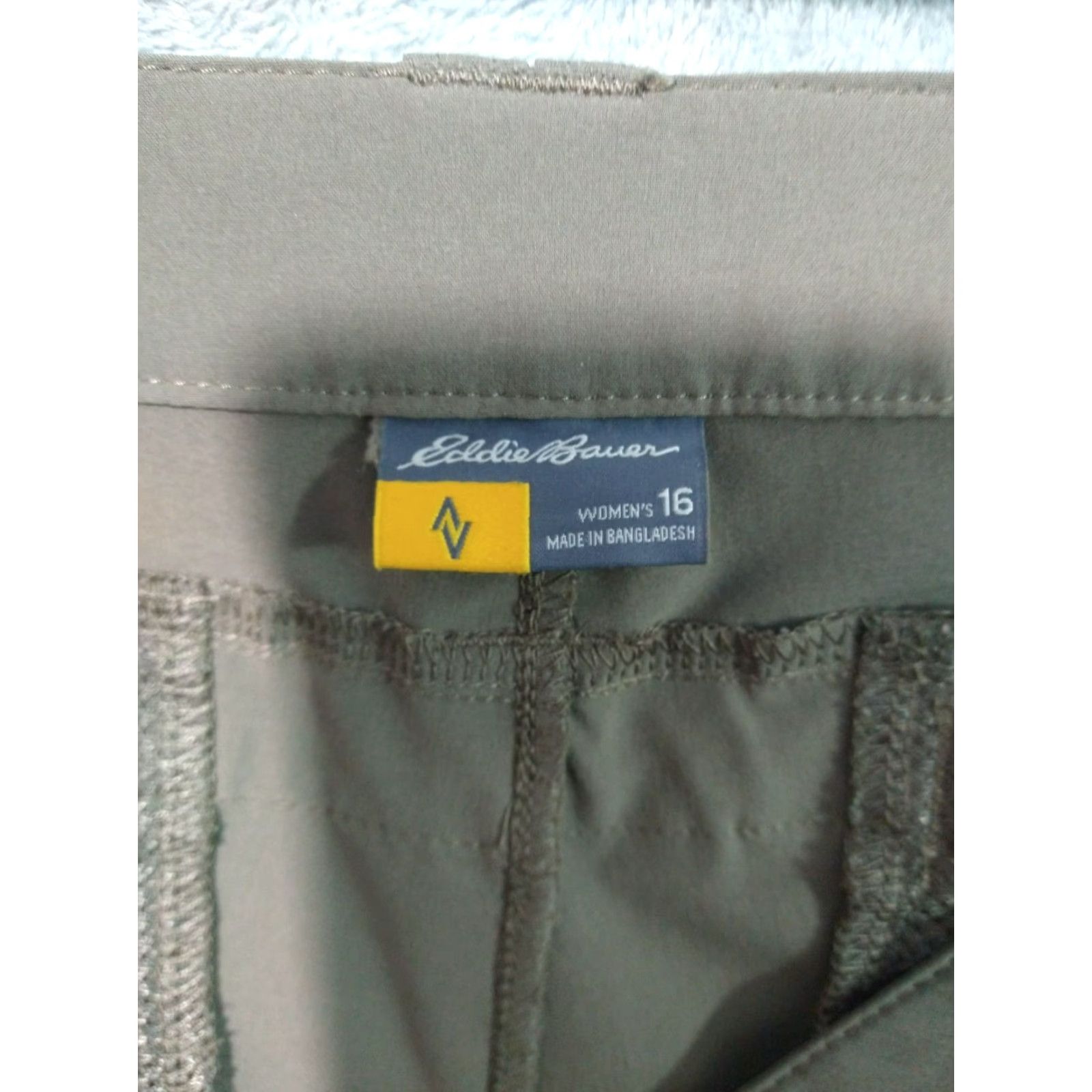 Eddie Bauer Eddie Bauer Pants Womens 16 Beige Travex Adventure Roll Up Cargo Hiking Outdoor Pants Ladies 16 Beige Cargo Adventure Travex Breких Size 38" / US 16 / IT 52 - 7 Thumbnail
