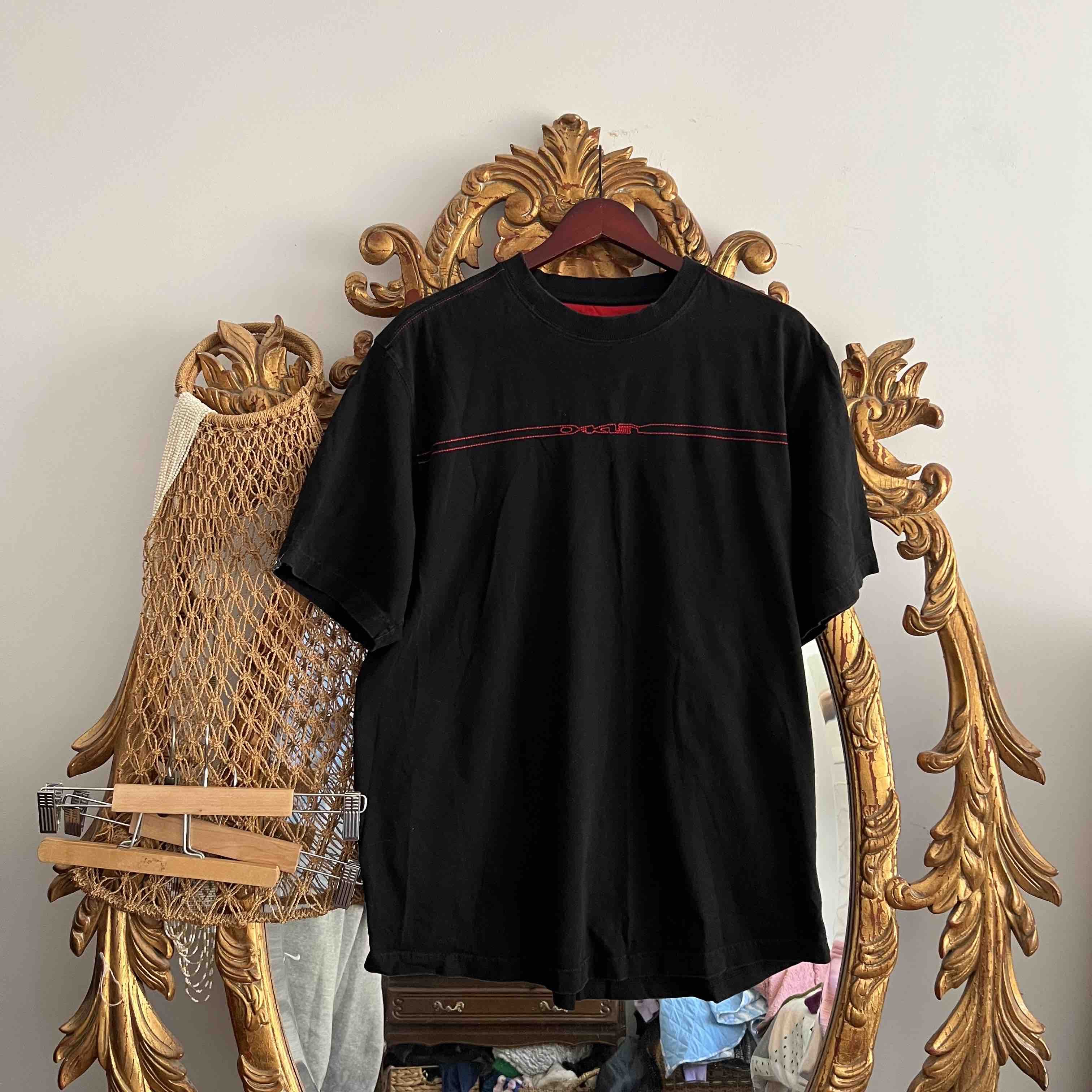 OAKLEY 00s Crazy Big Central Logo Vintage T Shirt Y2K