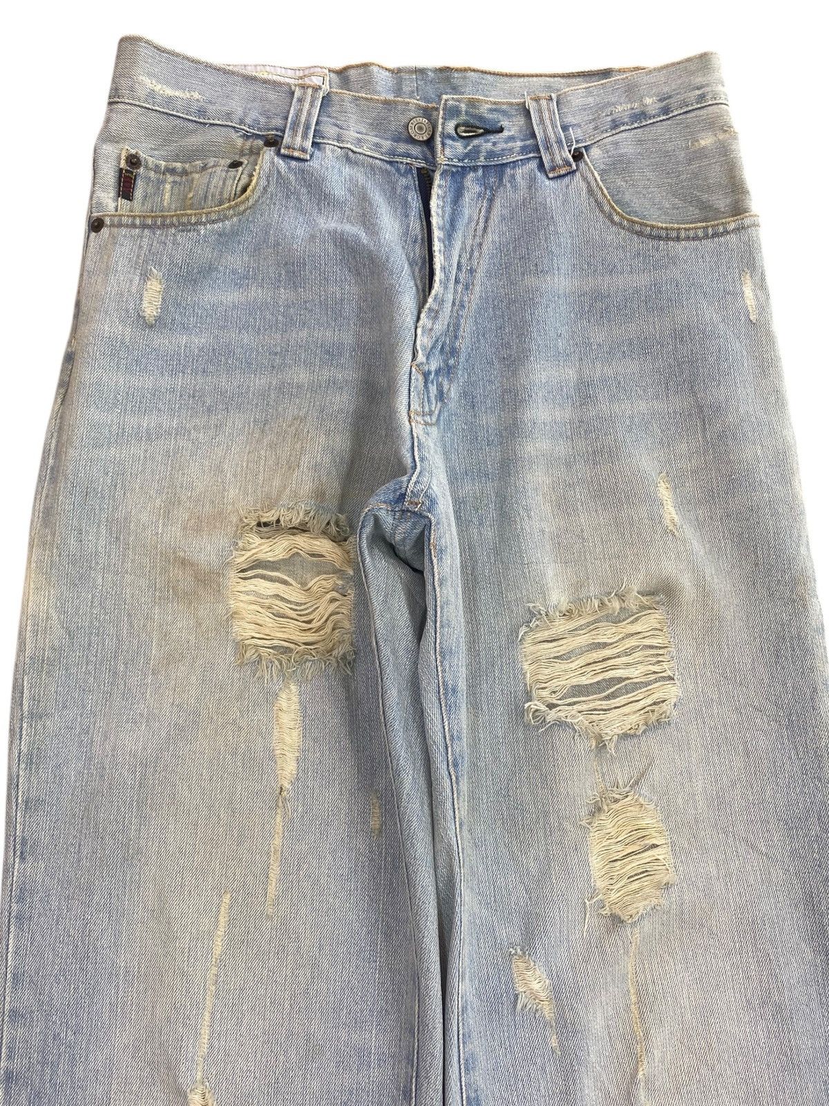 Abercrombie & Fitch Abercrombie & Fitch Light Blue Wash Style Distressed Jeans Size US 30 / EU 46 - 2 Thumbnail