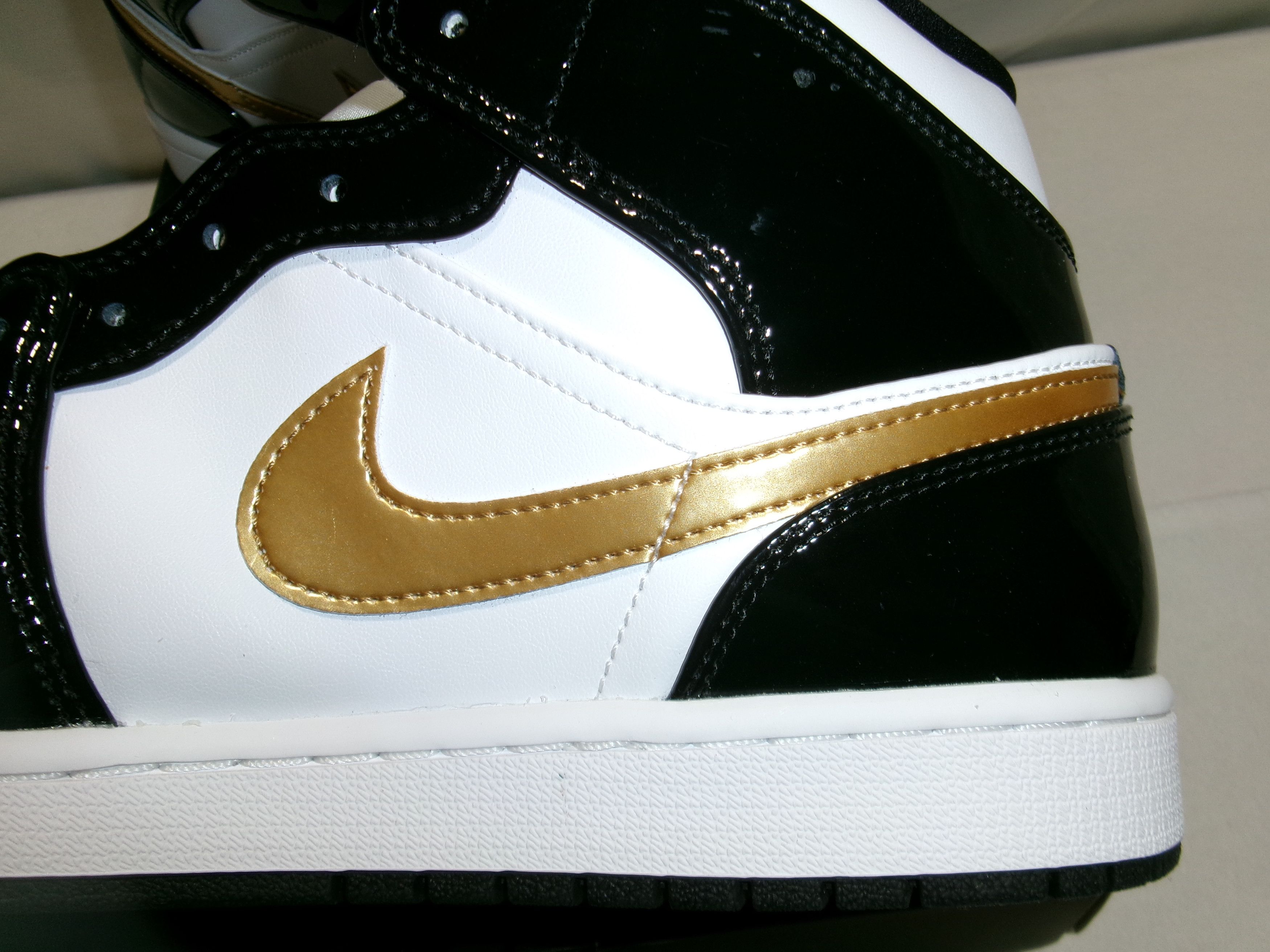 Jordan Brand Jordan 1 Mid Patent 'Black Gold' Size US 11 / EU 44 - 6 Thumbnail
