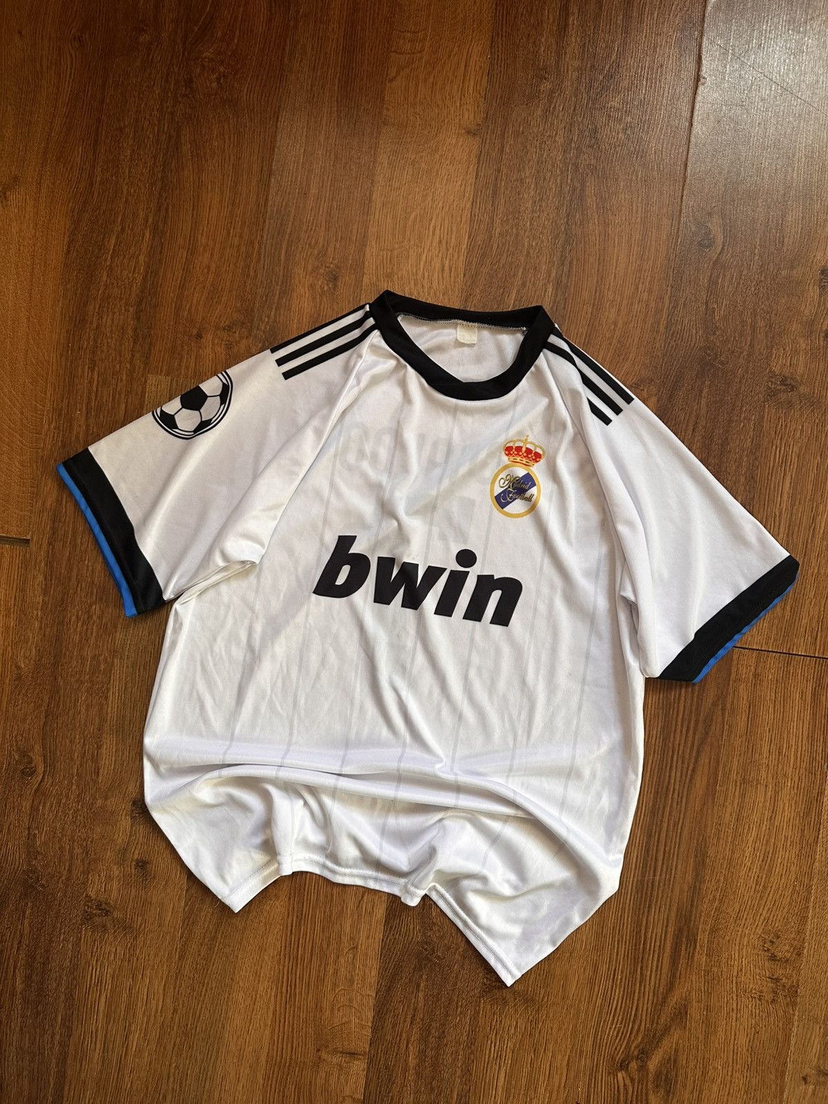 Japanese Brand Vintage Real Madrid Jersey – BWIN Era ⚽️ Size: S Size US S / EU 44-46 / 1 - 1 Thumbnail
