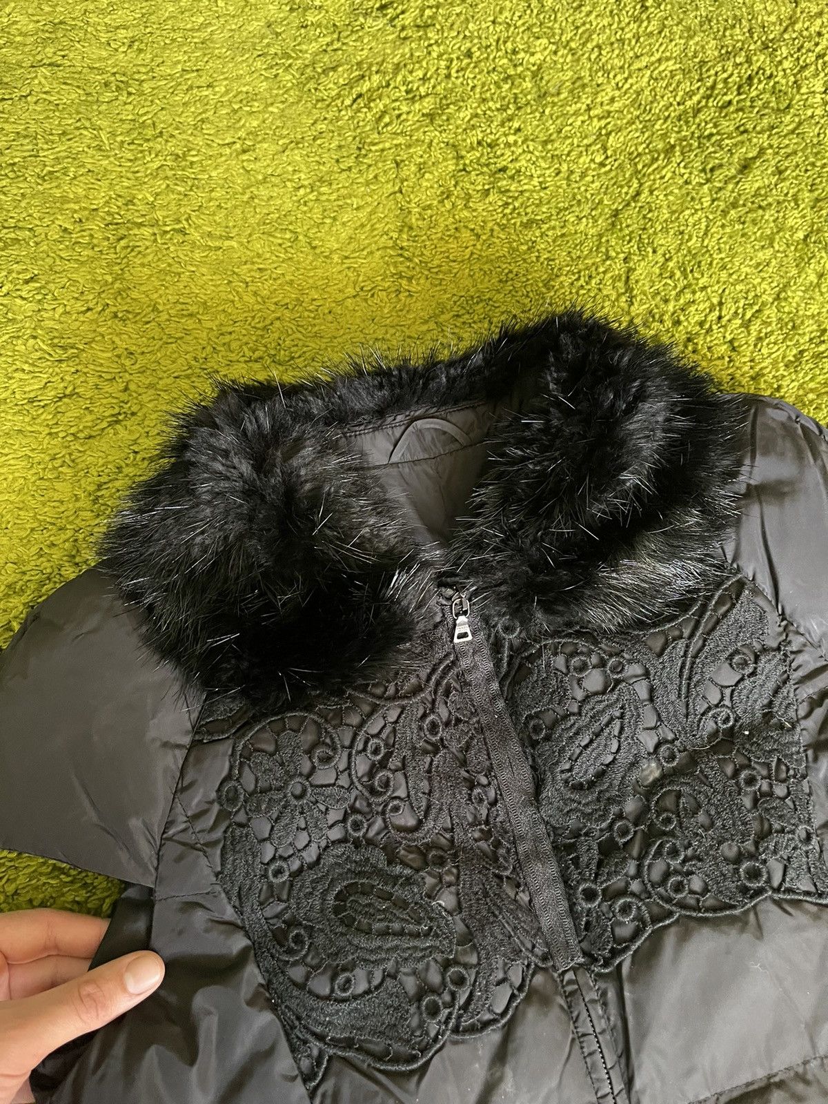 Prada Prada avant Garde down puffer vest with fur collar Size M / US 6-8 / IT 42-44 - 4 Thumbnail