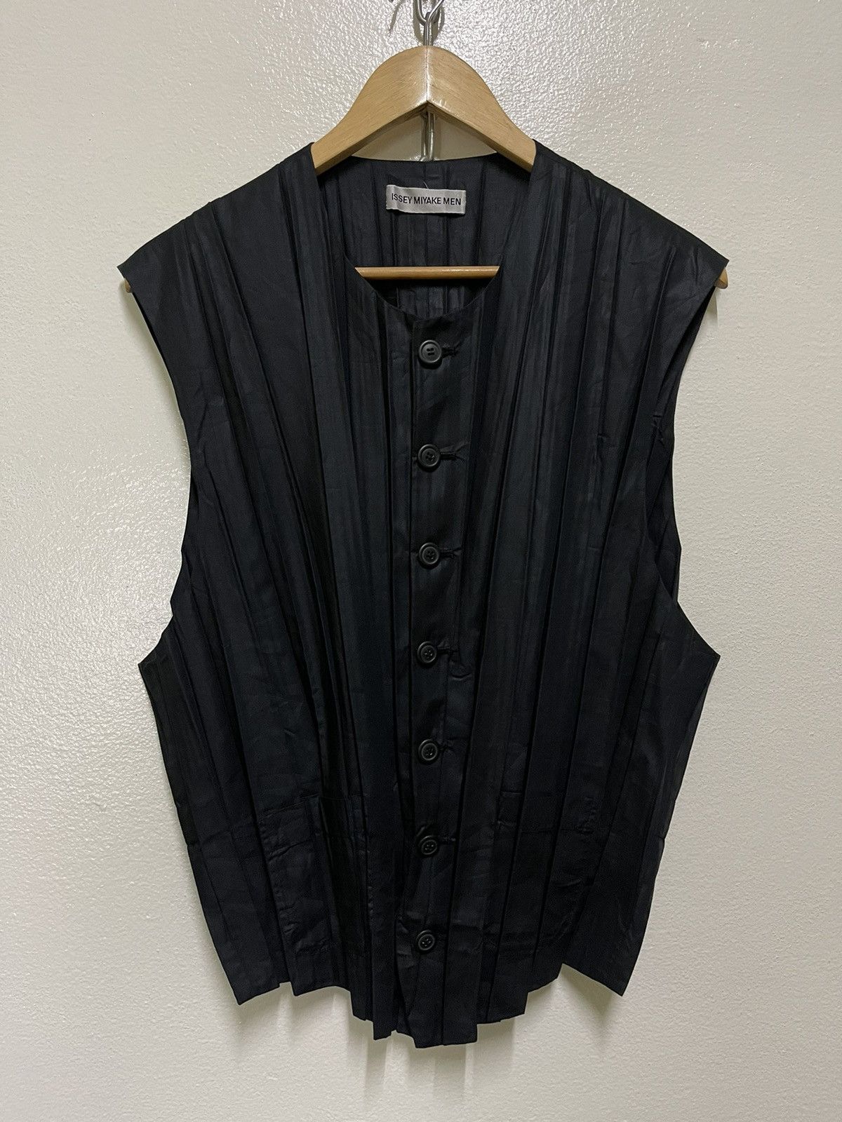 Issey Miyake × Japanese Brand Issey Miyake Men Vest Pleated Pocket Buckle Back SS1997 Size US L / EU 52-54 / 3 - 1 Thumbnail