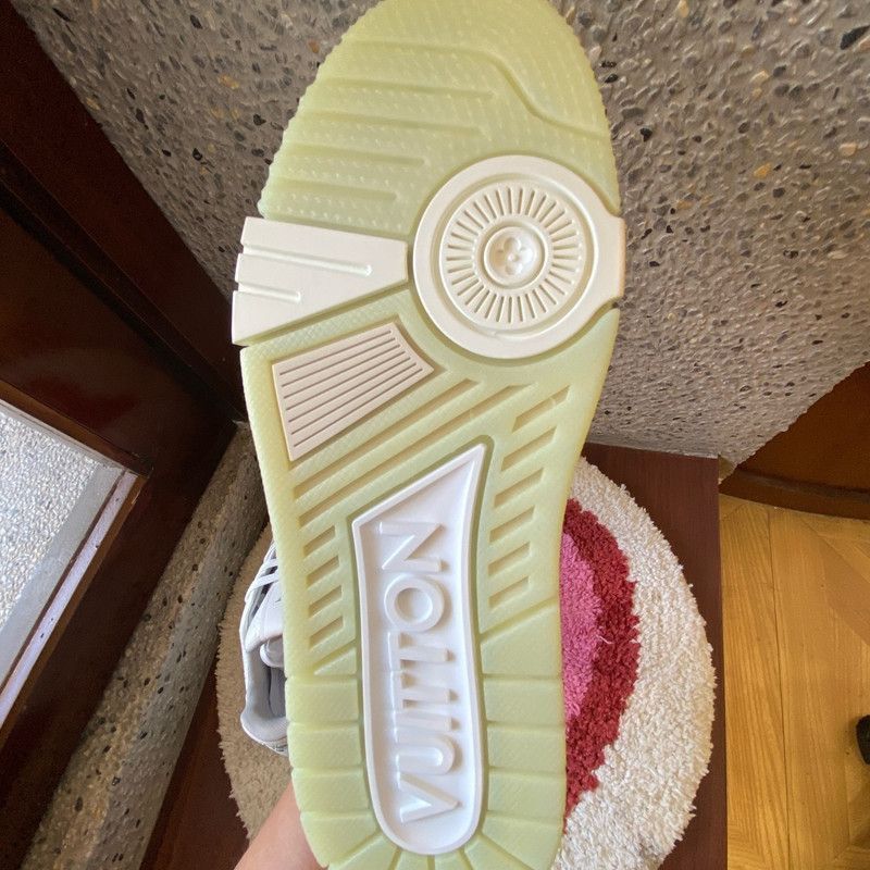 Louis Vuitton Louis Vuitton White Trainer Low-Top Sneakers - Size US 8 / IT 38 - 2 Thumbnail