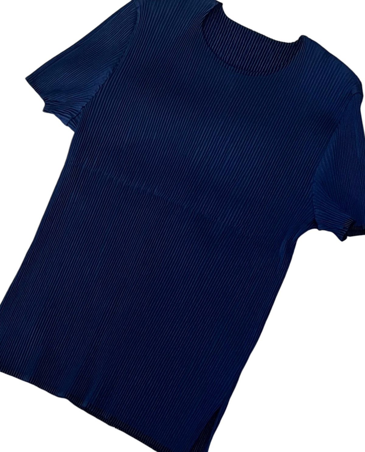 Homme Plisse Issey Miyake *FINAL DROP* TAX FREE 🇺🇸 issey miyake fete pleats blue tee Size S / US 4 / IT 40 - 2 Thumbnail