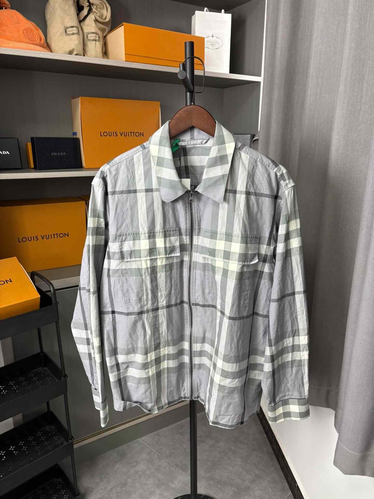 Burberry Burberry Plaid Gray Shirt L Men Size US L / EU 52-54 / 3 - 1 Thumbnail