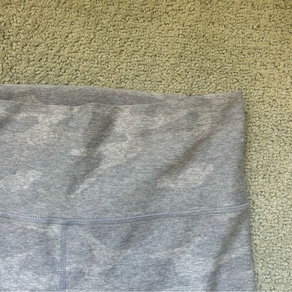 Vuori Vuori Clean Elevation Leggings Pale Heather Camo Women's Med Size 28" / US 6 / IT 42 - 8 Thumbnail