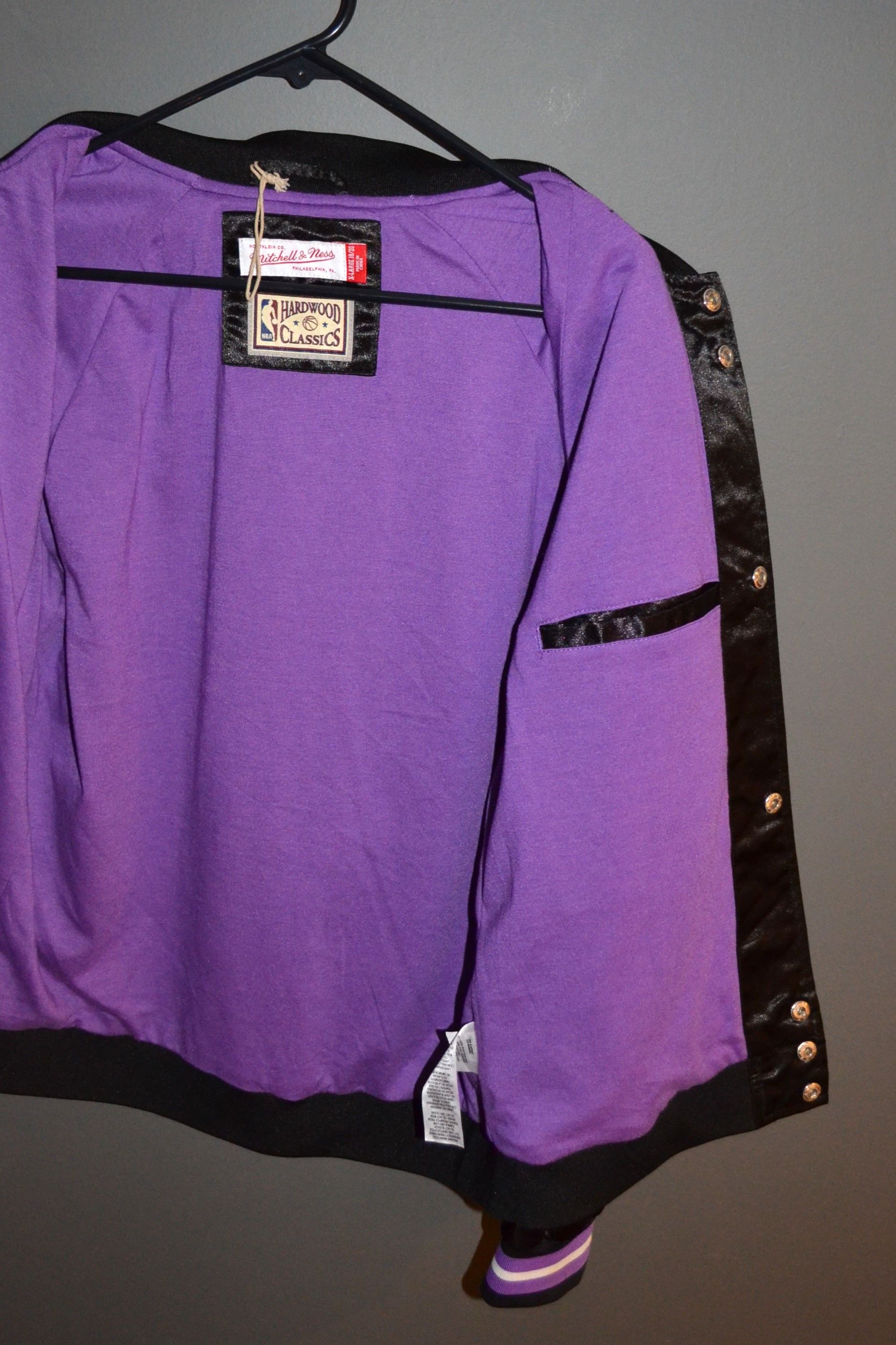 Mitchell & Ness Toronto Raptors Mitchell & Ness Light Satin XL Women Size XL / US 12-14 / IT 48-50 - 9 Thumbnail