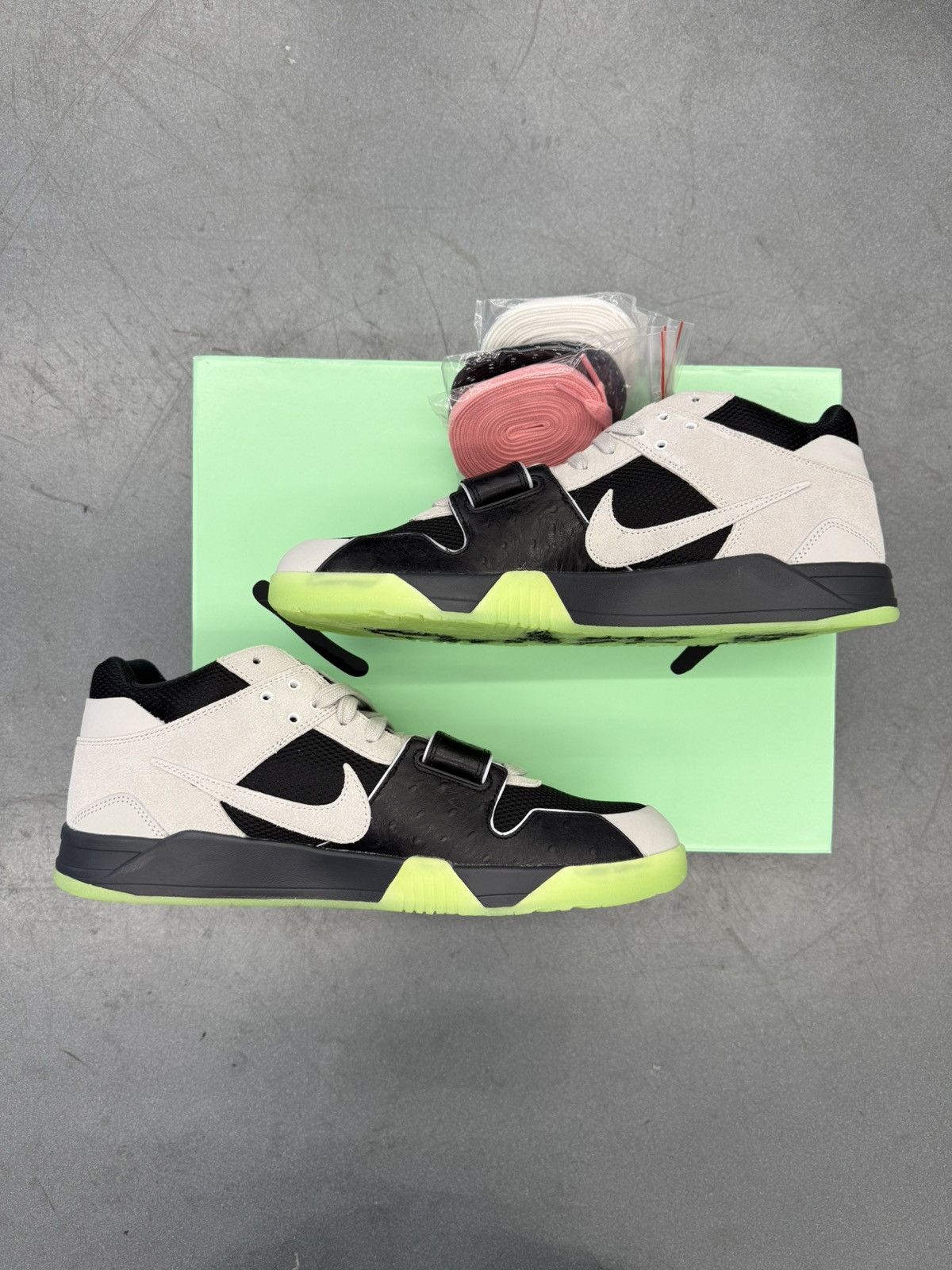 Nike × Travis Scott 2025 Jordan Jumpman Jack TR Travis Scott Chase B Black Night Size US 14 / EU 47 - 2 Thumbnail
