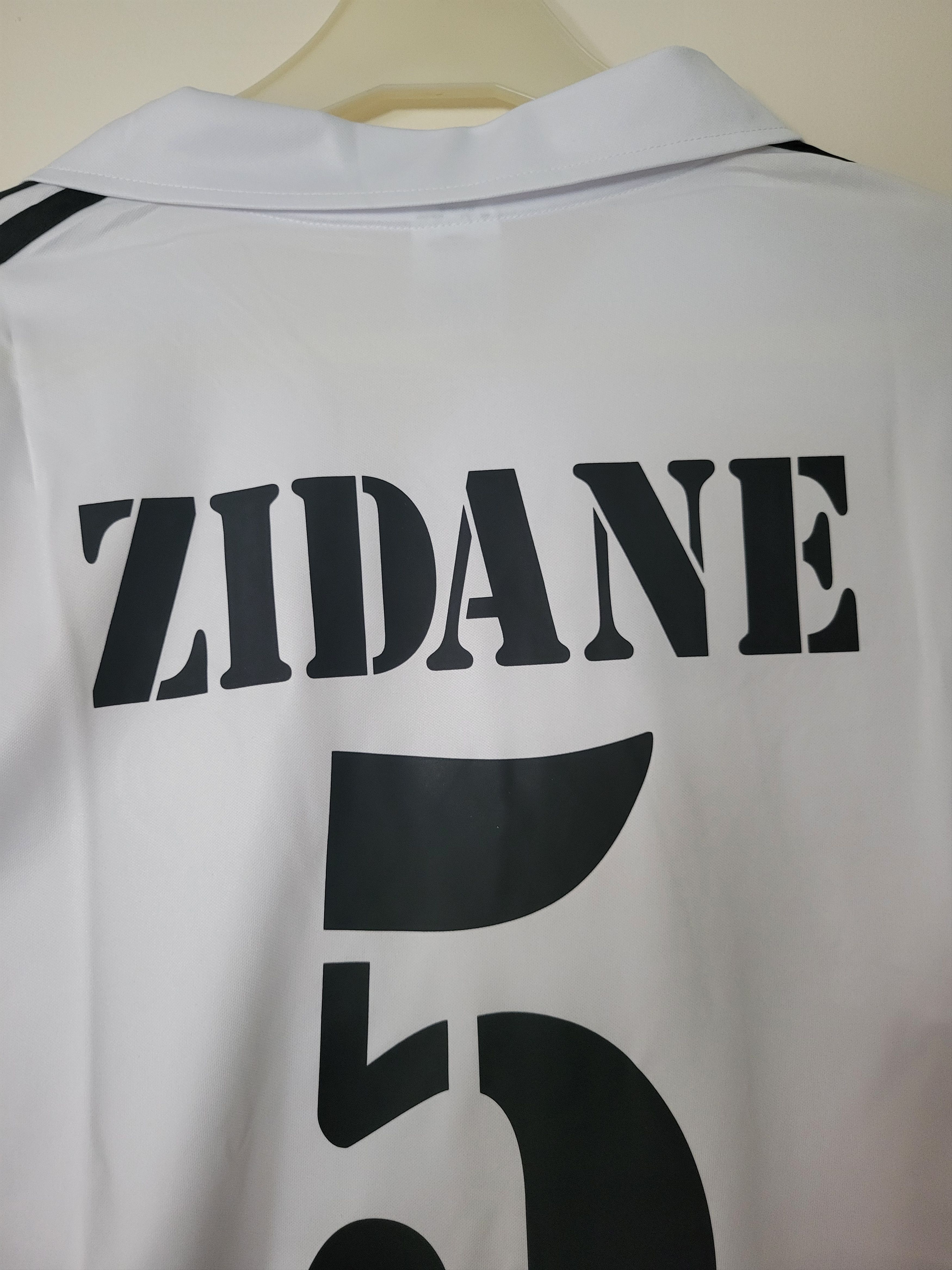 Other Zidane 5 Real Madrid UCL 2002 Vintage Soccer Jersey Trikot Size US L / EU 52-54 / 3 - 2 Thumbnail
