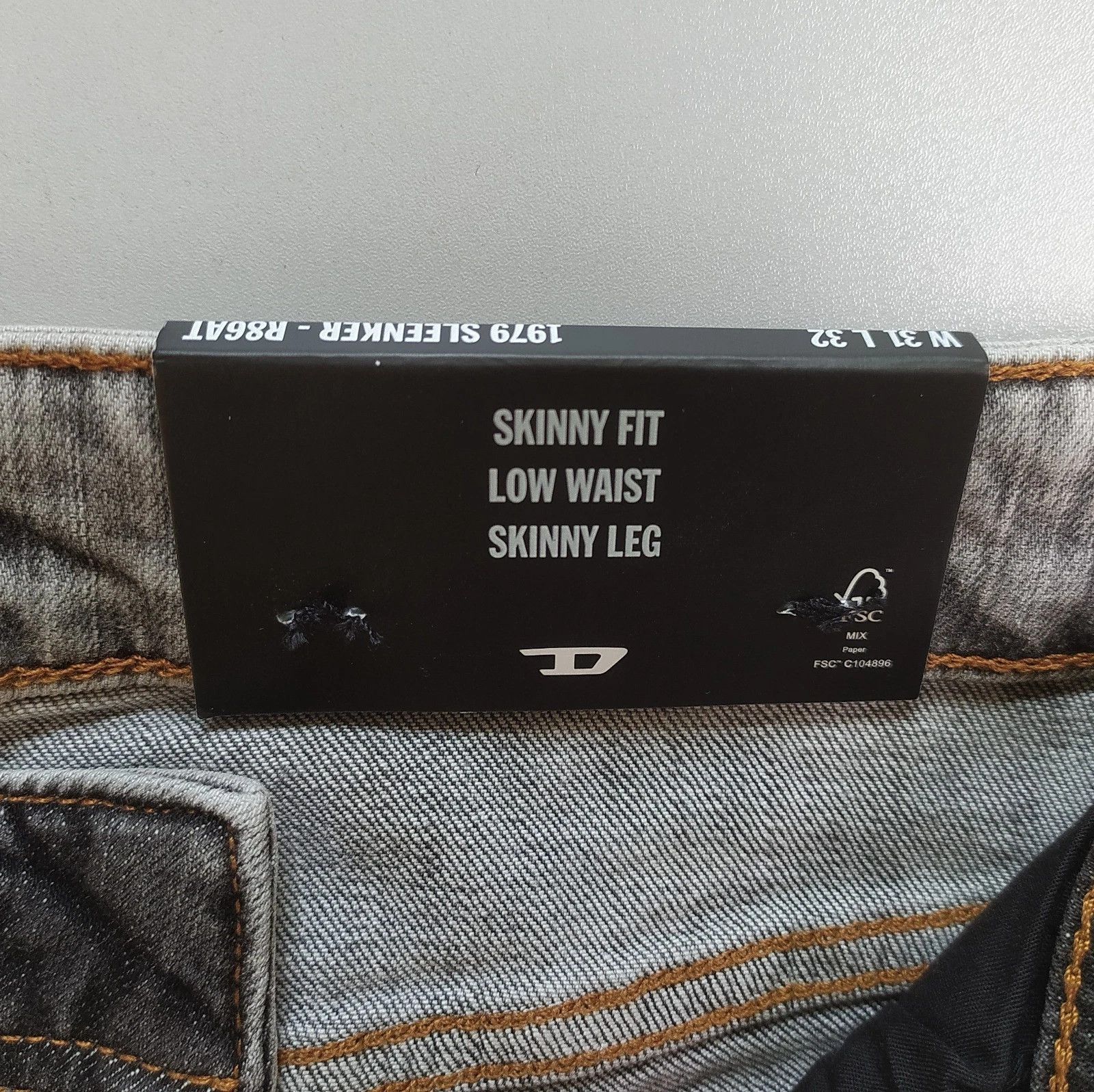 Diesel Diesel 1979 SLEENKER-R L.32 MENS JEANS SLTP/9750 Size US 31 - 7 Thumbnail