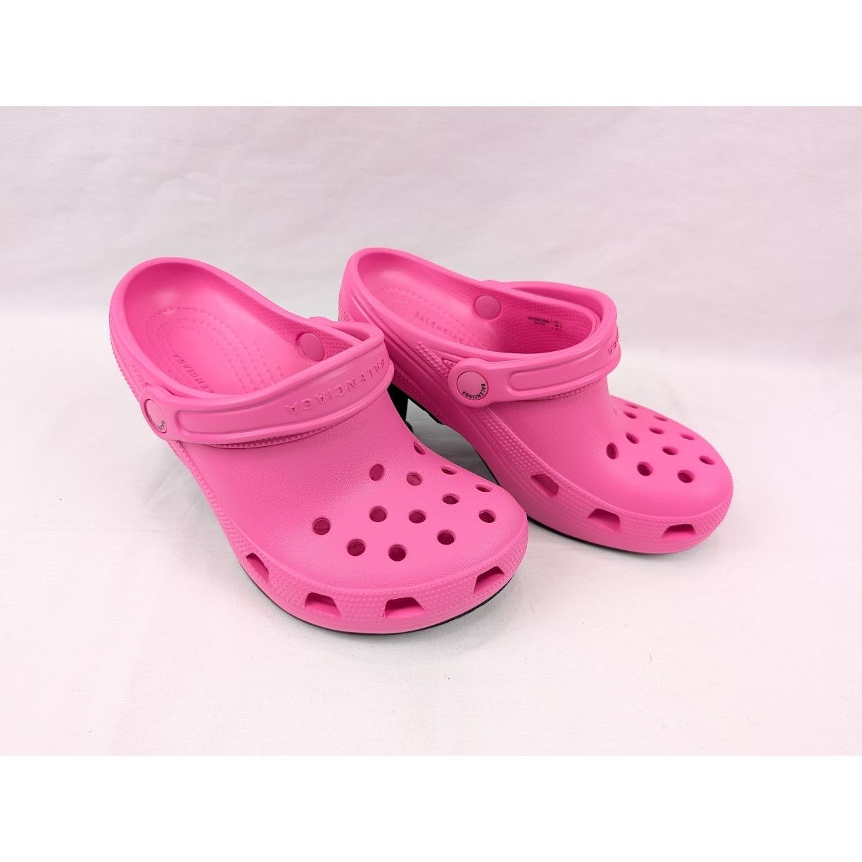 Balenciaga o1rshd1 Rubber Crocs Madame in Electric Pink Size US 6 / IT 36 - 16 Thumbnail