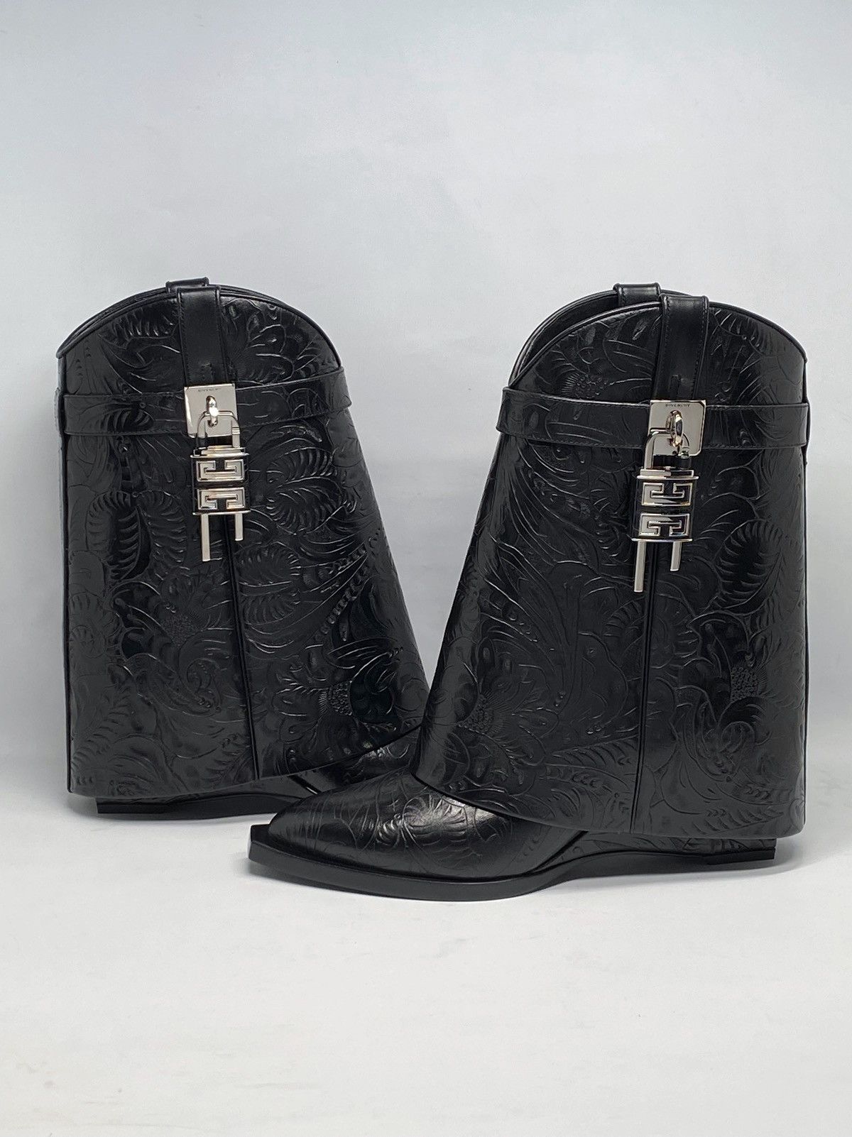 Givenchy Givenchy Shark Lock Cowboy Ankle Leather Boots size 39 Size US 9 / IT 39 - 8 Thumbnail