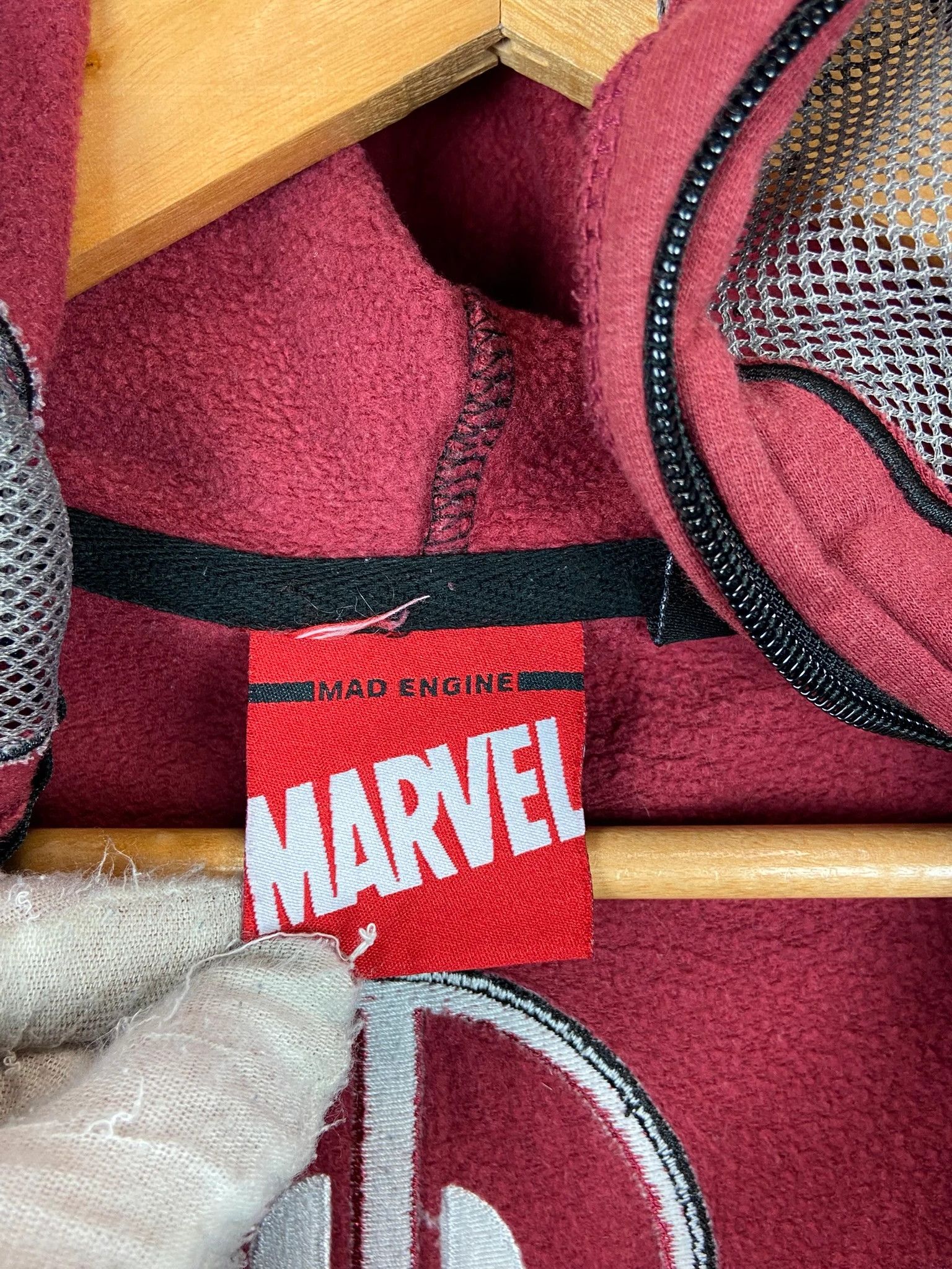 Marvel Comics Hoodie Marvel Deadpool red costume zip up jacket L Size US L / EU 52-54 / 3 - 4 Thumbnail