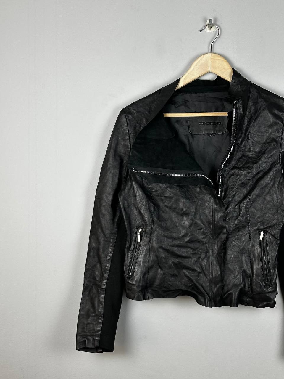 Designer Avant Garde Opium Faux Leather Black Cropped Biker Jacket Size S / US 4 / IT 40 - 2 Thumbnail