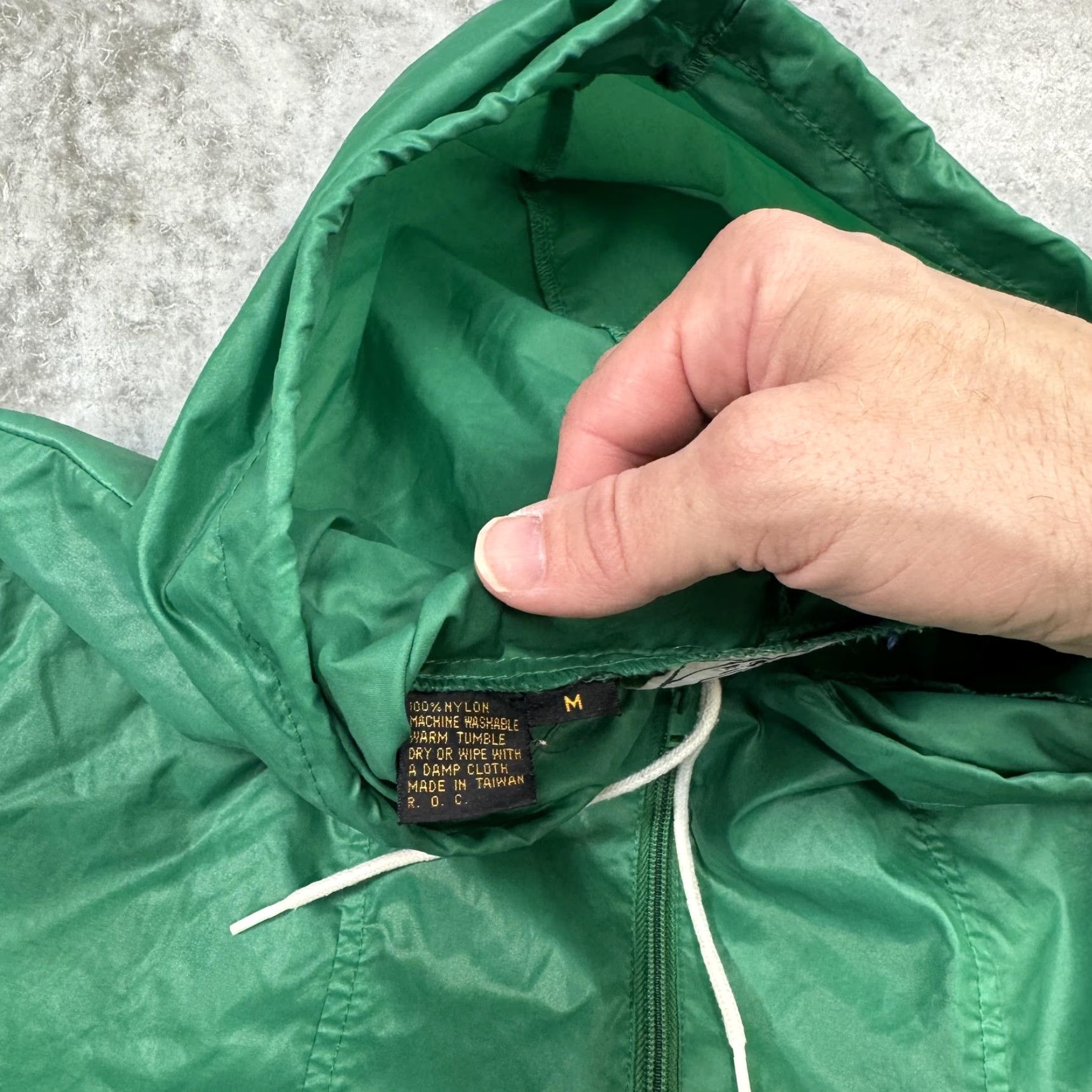 Lacoste VINTAGE Lacoste IZOD Pullover Jacket Mens M Hooded Windbreaker 80s Green Striped Nylon Zip Size US M / EU 48-50 / 2 - 5 Thumbnail
