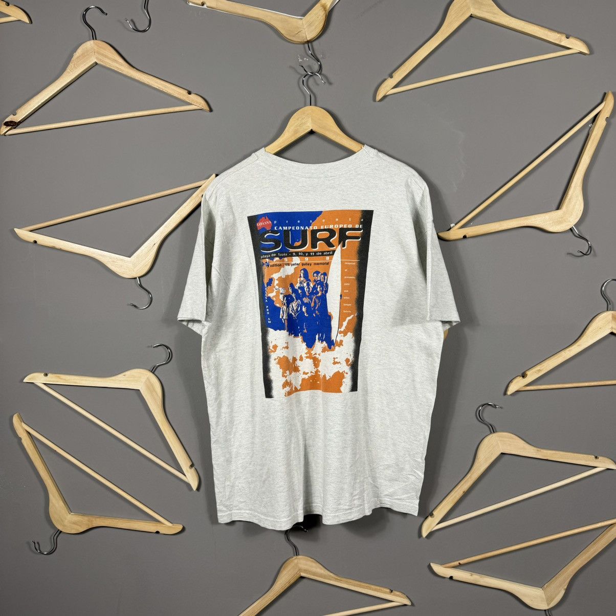Vintage Vintage 1998 Europe Surf Championship Fosters Goanna T-shirt Size US XL / EU 56 / 4 - 1 Thumbnail