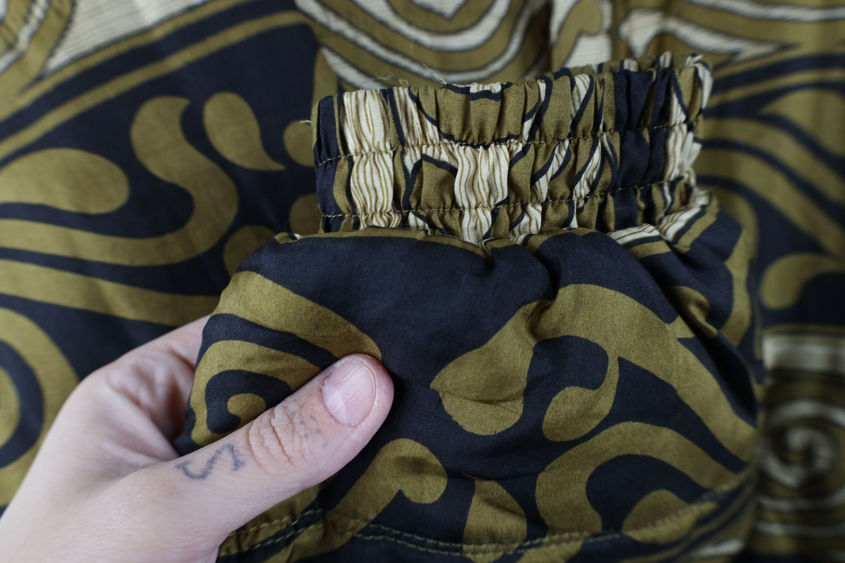 Vintage Vintage 90s Streetwear Geometric Silk Puffer Bomber Jacket Size M / US 6-8 / IT 42-44 - 6 Thumbnail