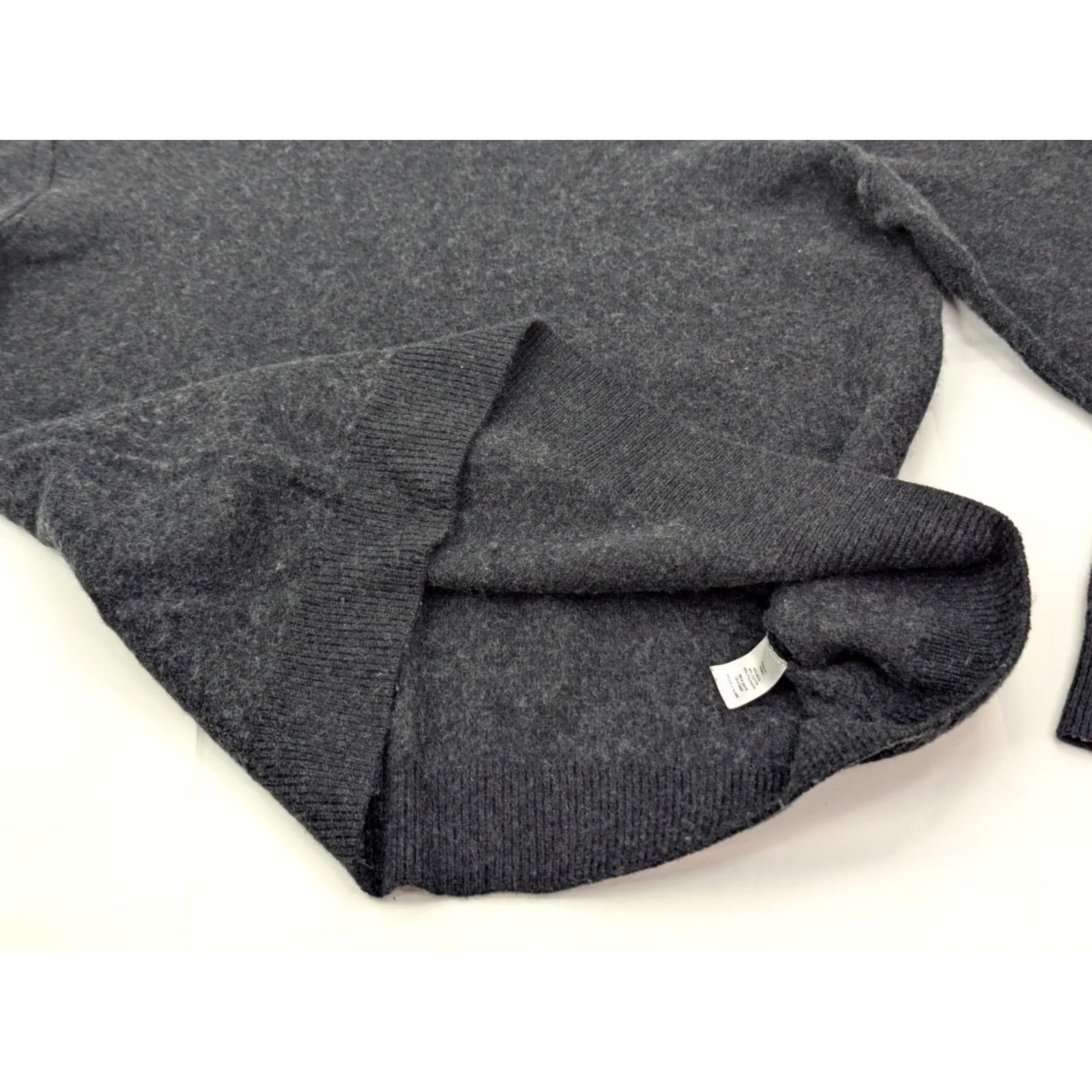 Johnston & Murphy Johnston & Murphy Wool Blend V-Neck Pullover Sweater Men's XL Gray Solid Knit Size US XL / EU 56 / 4 - 5 Thumbnail
