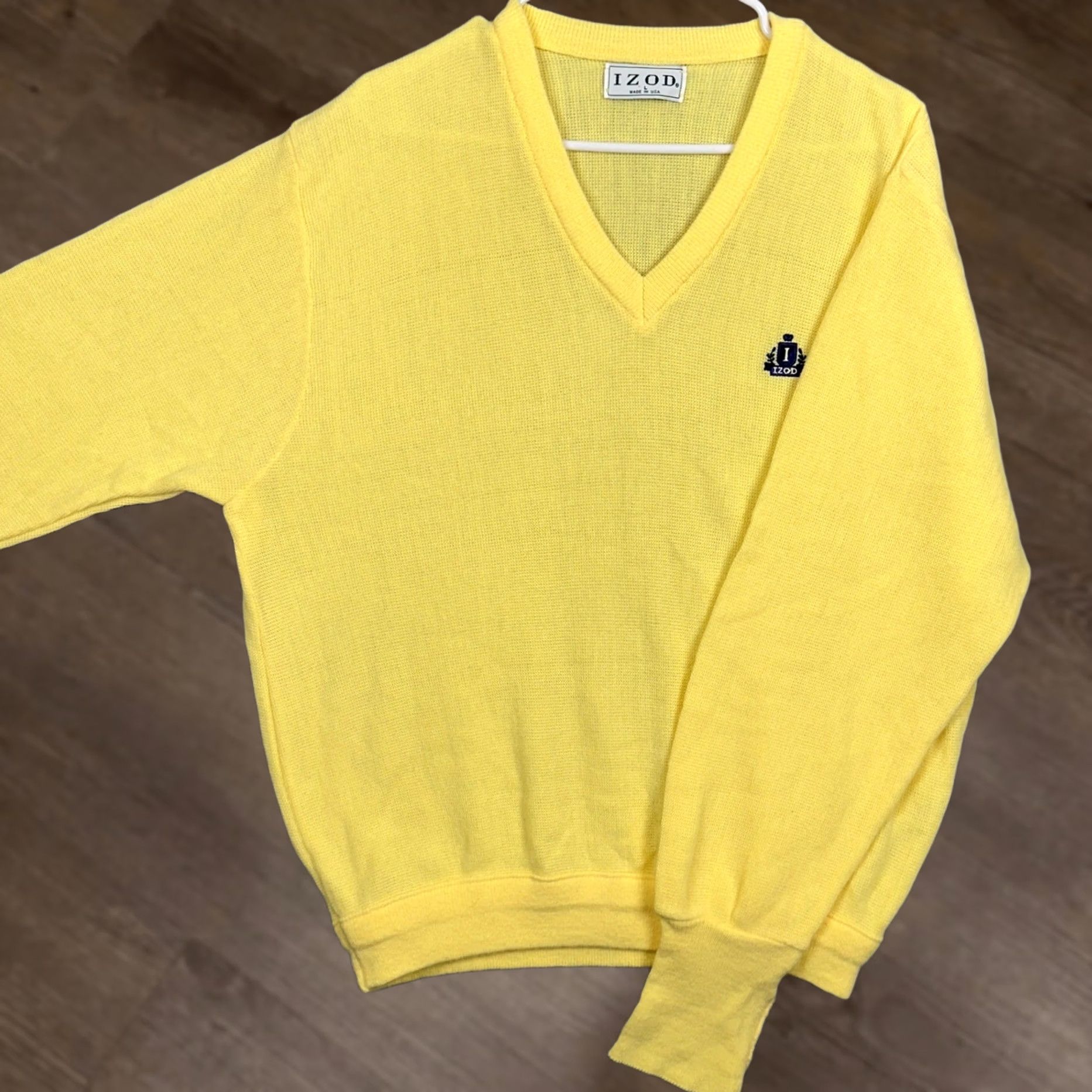 Izod VINTAGE IZOD Sweater Mens L Yellow V-Neck Knit Logo Pullover Long Sleeve Classic Preppy Size US L / EU 52-54 / 3 - 1 Thumbnail