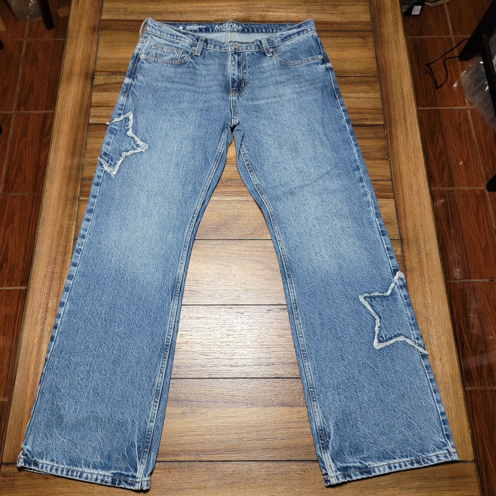 Arizona Jean Co. Arizona Jean Co Super Low-Rise Straight Jeans w/ Stars - 6 Size 28" / US 6 / IT 42 - 1 Thumbnail