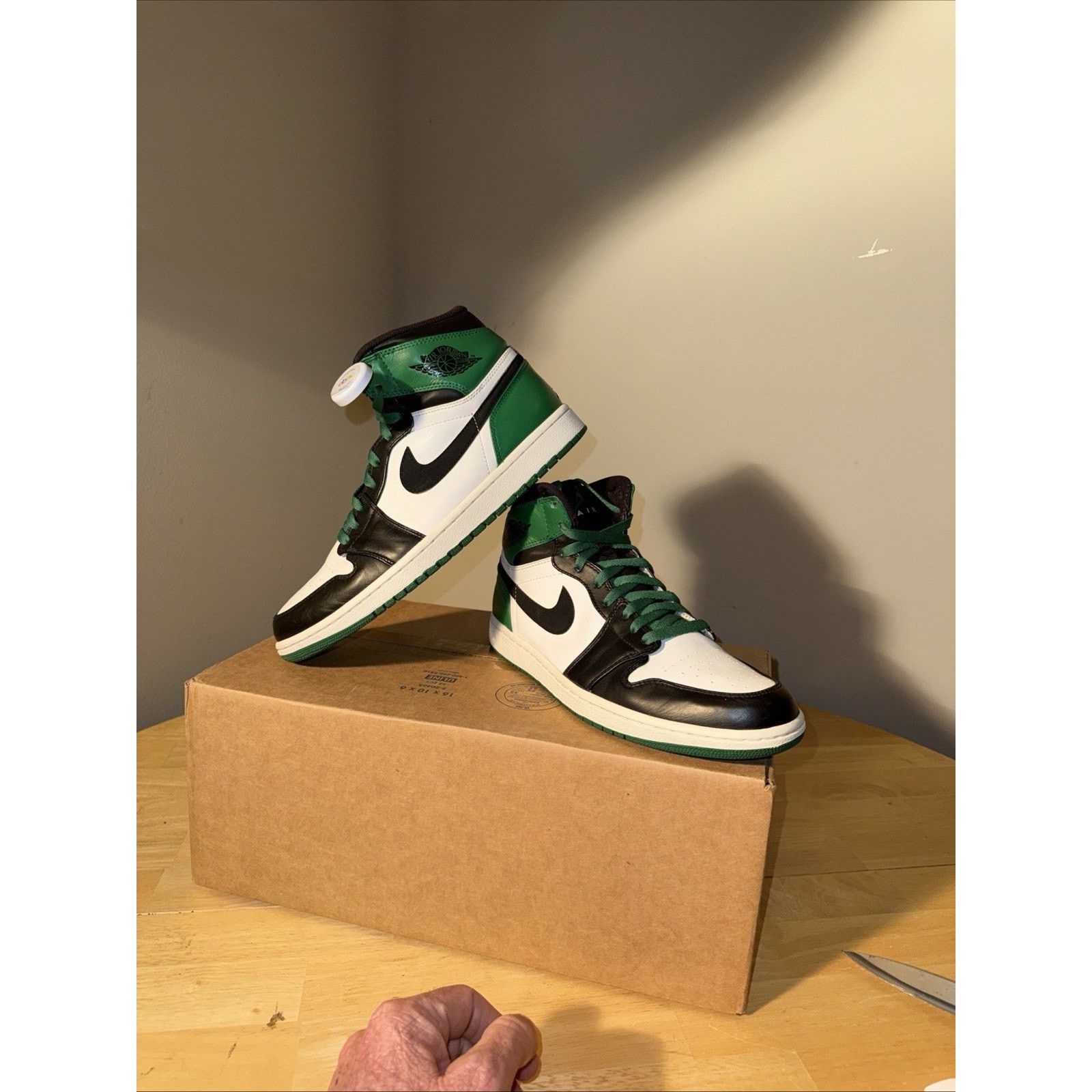 Nike Nike Air Jordan 1 Retro High OG DMP Celtics 2009 332550-101, Size US 10 / EU 43 - 2 Thumbnail