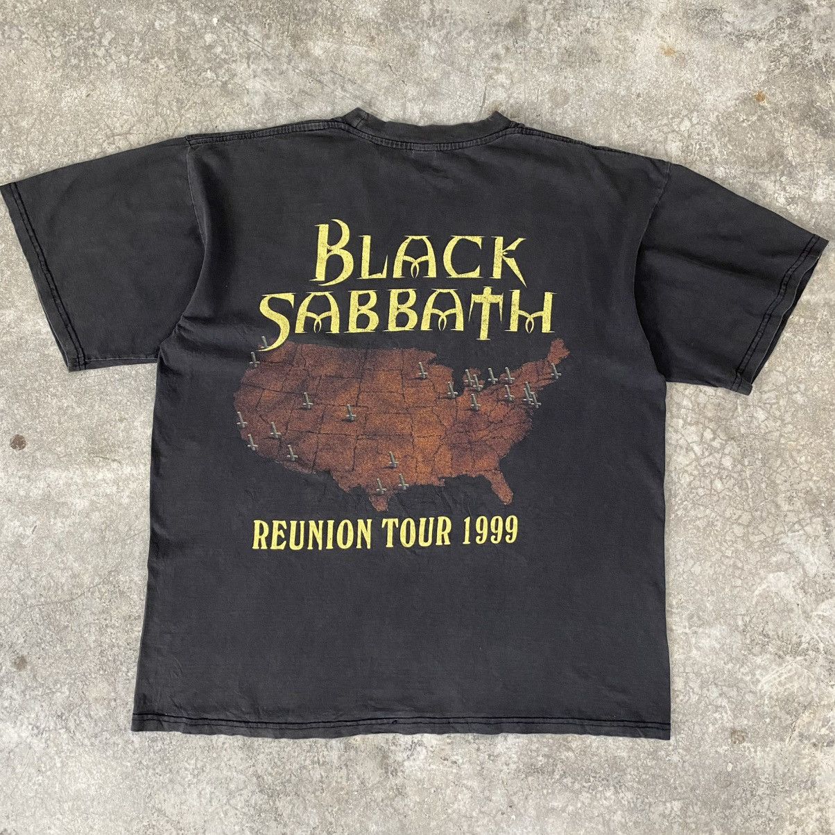 Band Tees Vintage 1999 Black Sabbath Reunion Tour Sun Faded Band Tee Size US XL / EU 56 / 4 - 8 Thumbnail