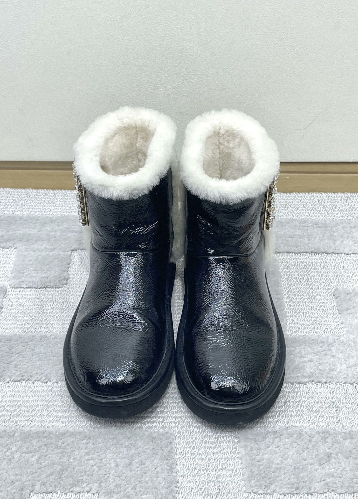 Roger Vivier Roger Vivier Black Shiny Snow Boots Size US 4 / IT 34 - 1 Thumbnail